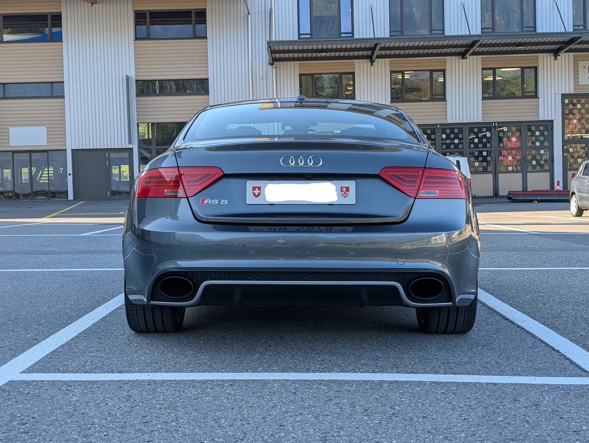 AUDI RS5 4.2 V8 FSI quattro S-Tronic-image-4