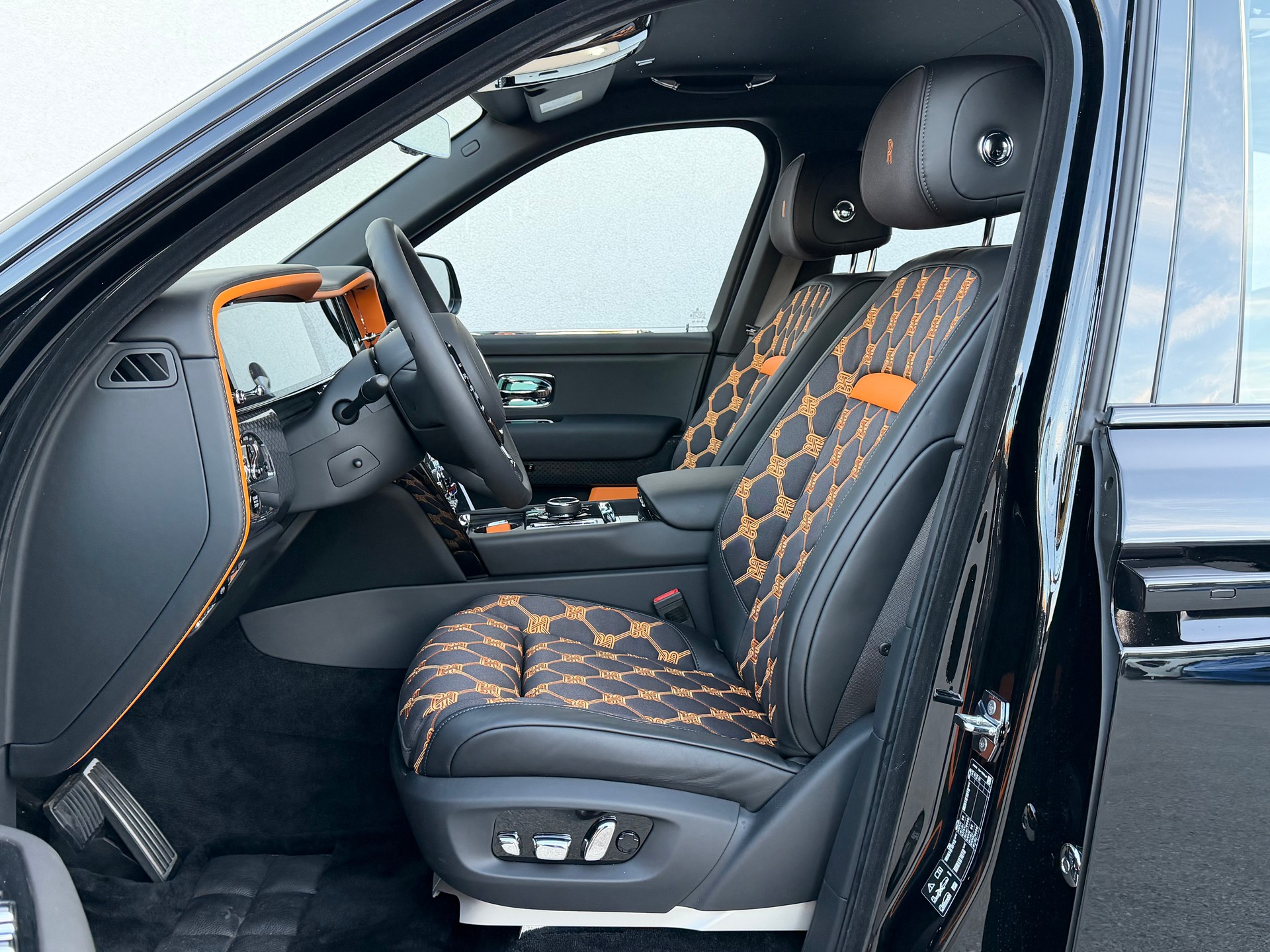 ROLLS-ROYCE Cullinan 6.7 V12 Black Badge-image-3