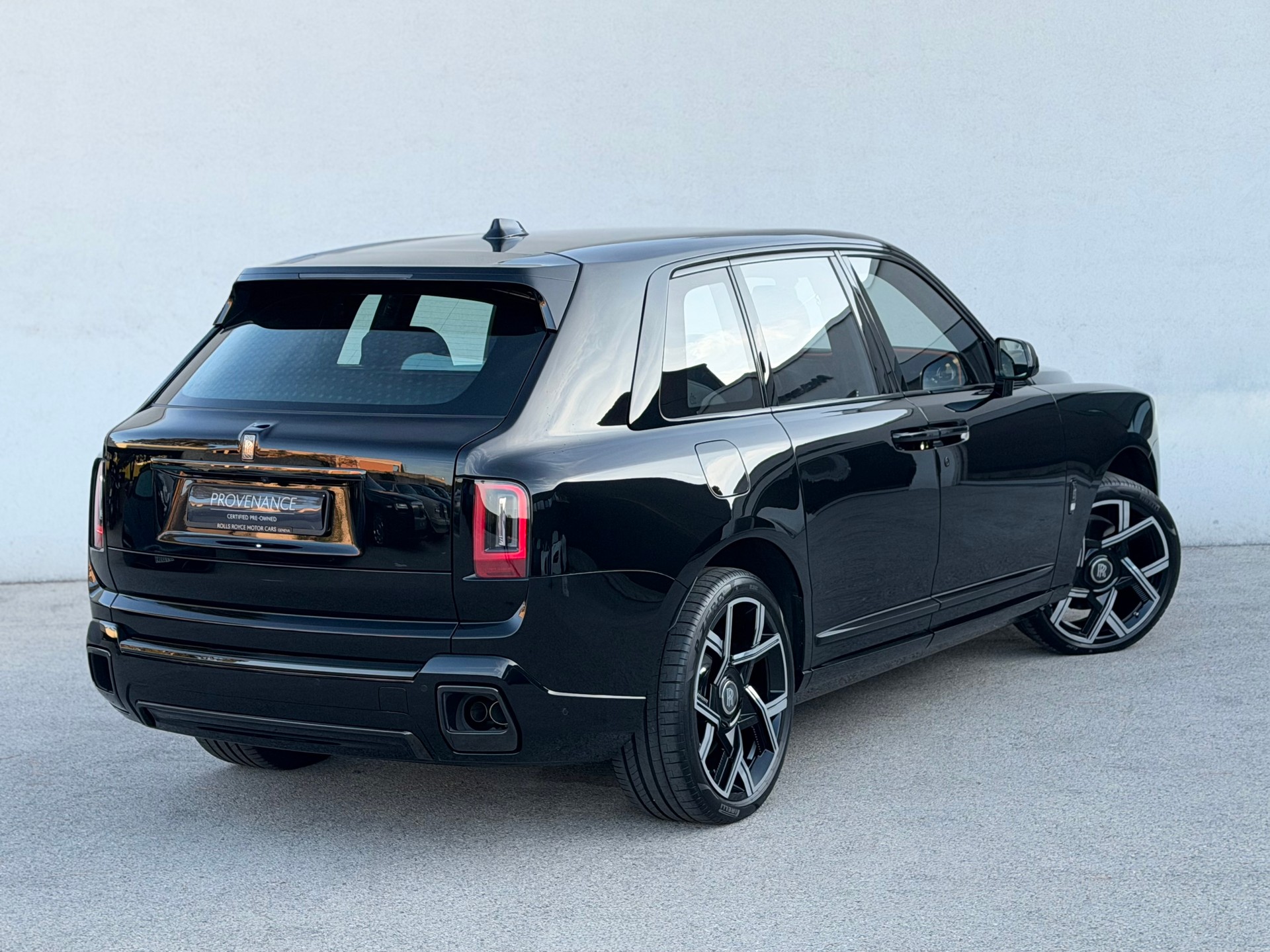 ROLLS-ROYCE Cullinan 6.7 V12 Black Badge-image-1