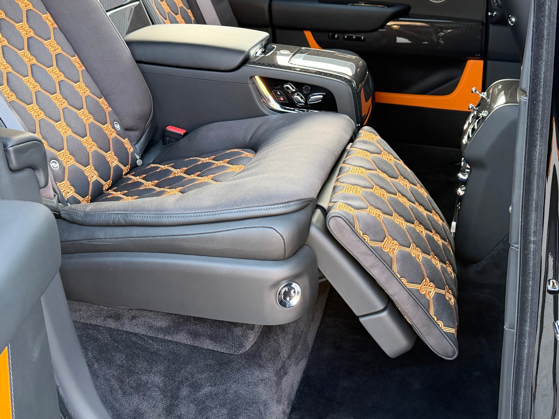 ROLLS-ROYCE Cullinan 6.7 V12 Black Badge-image-14