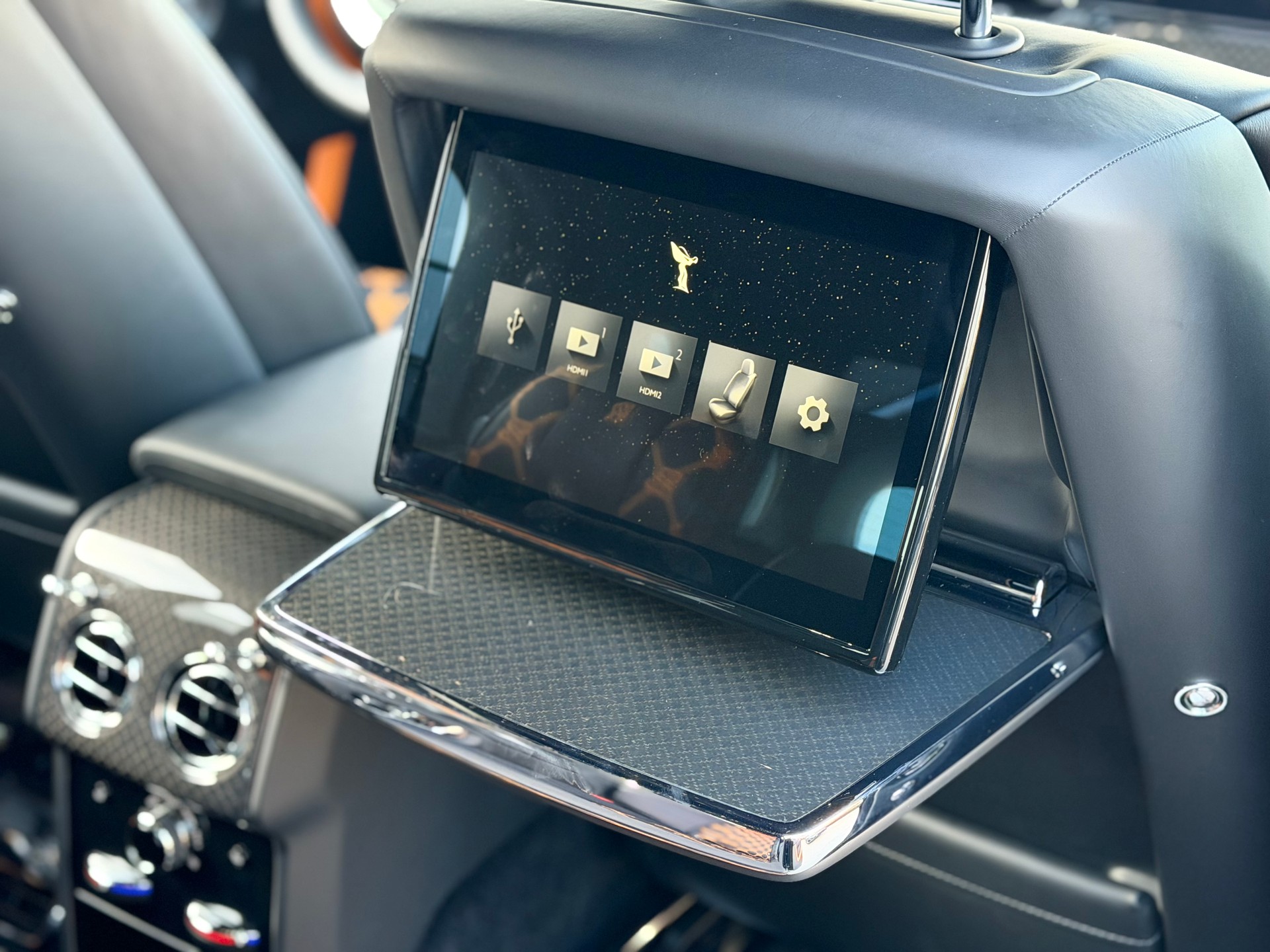 ROLLS-ROYCE Cullinan 6.7 V12 Black Badge-image-15