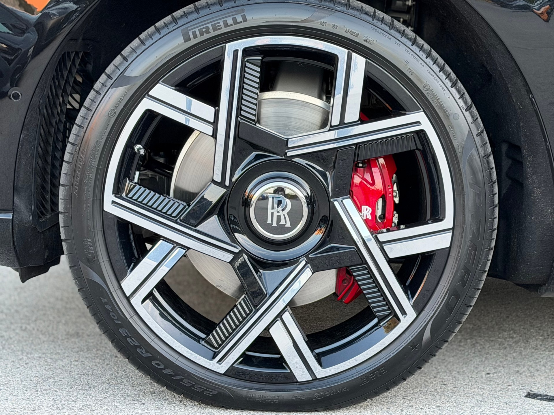 ROLLS-ROYCE Cullinan 6.7 V12 Black Badge-image-11