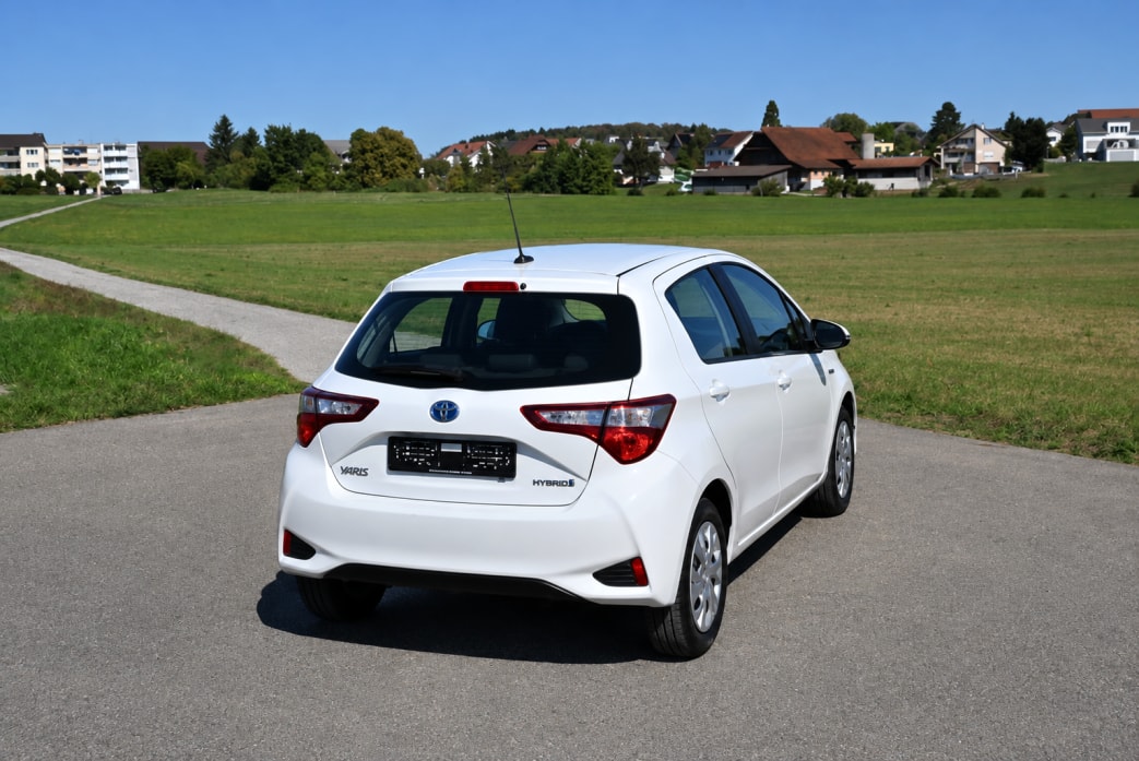 TOYOTA Yaris 1.5 VVT-i Hybrid Comfort e-CVT-image-2