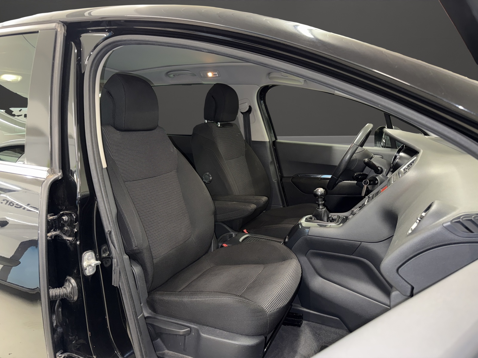 PEUGEOT 5008 1.6 16V T Sport Pack-image-7