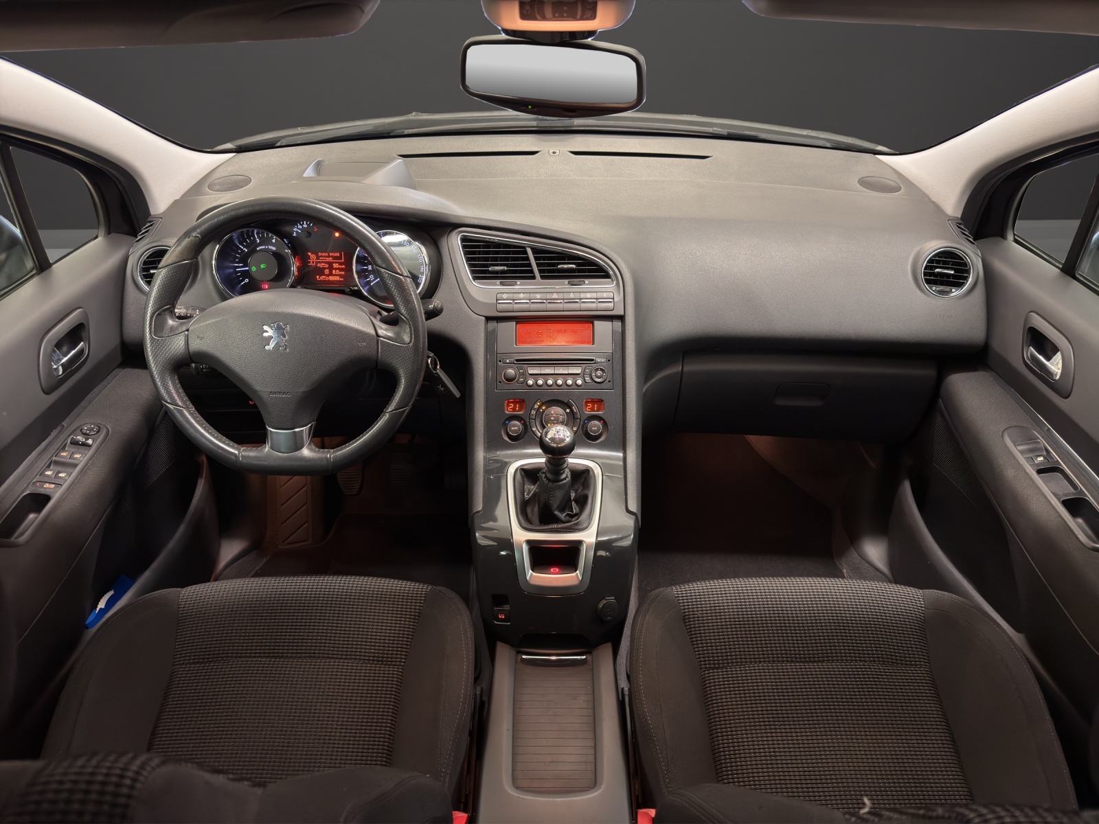 PEUGEOT 5008 1.6 16V T Sport Pack-image-8