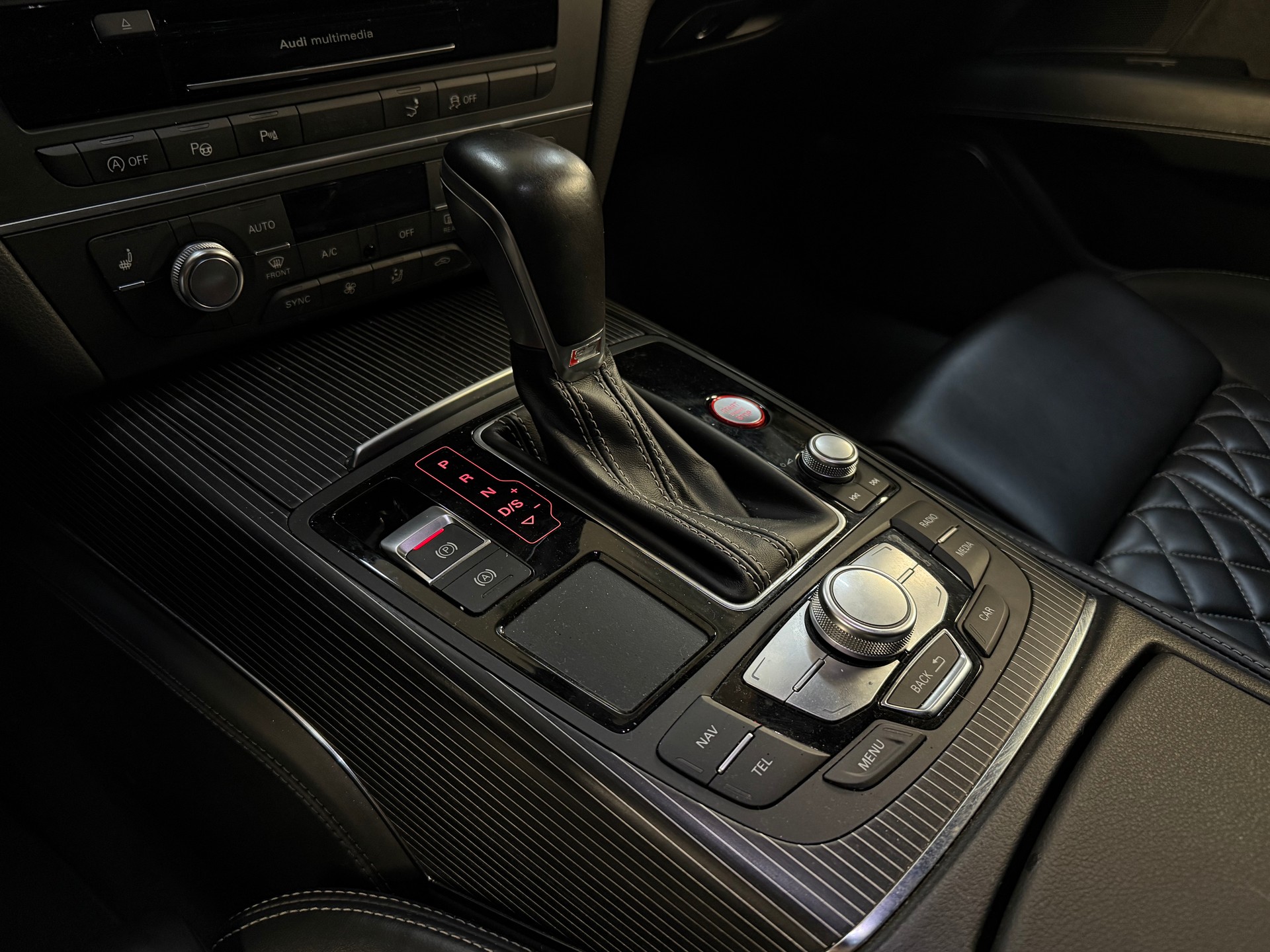 AUDI S7 Sportback 4.0 TFSI V8 quattro S-tronic-image-13