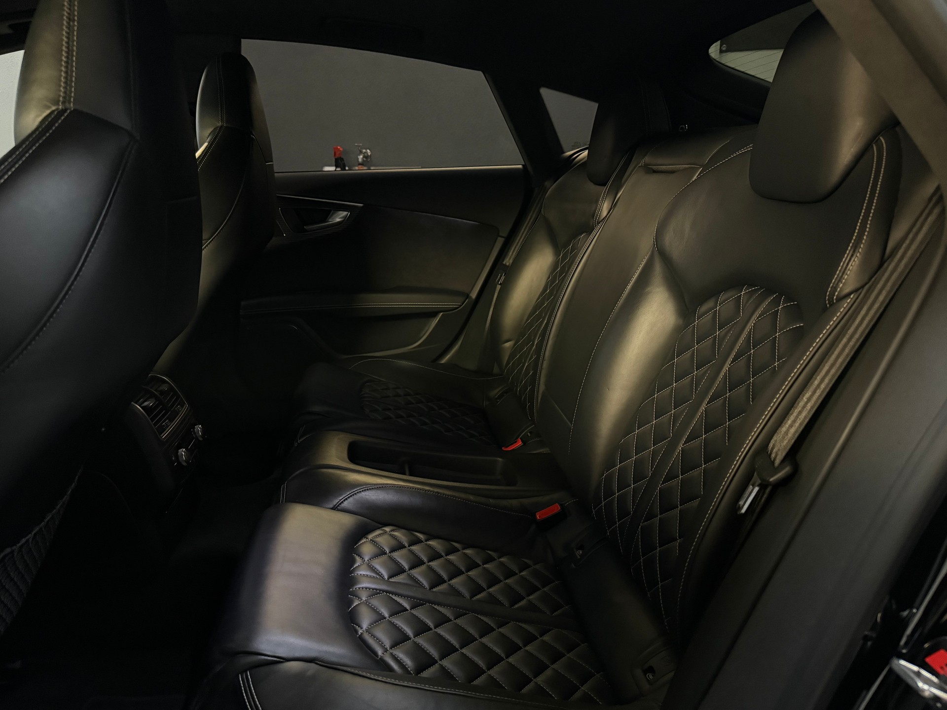 AUDI S7 Sportback 4.0 TFSI V8 quattro S-tronic-image-11