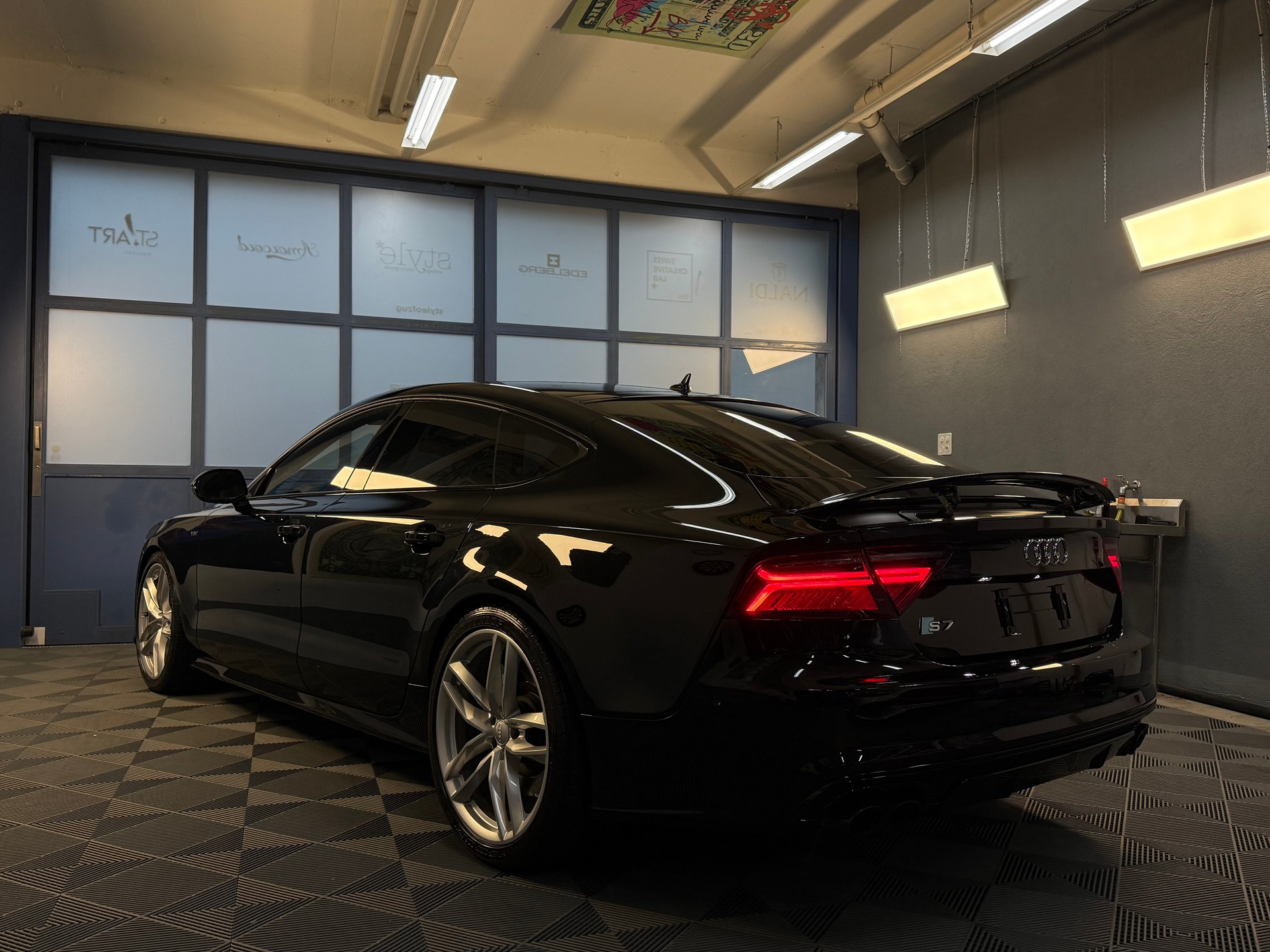 AUDI S7 Sportback 4.0 TFSI V8 quattro S-tronic-image-2