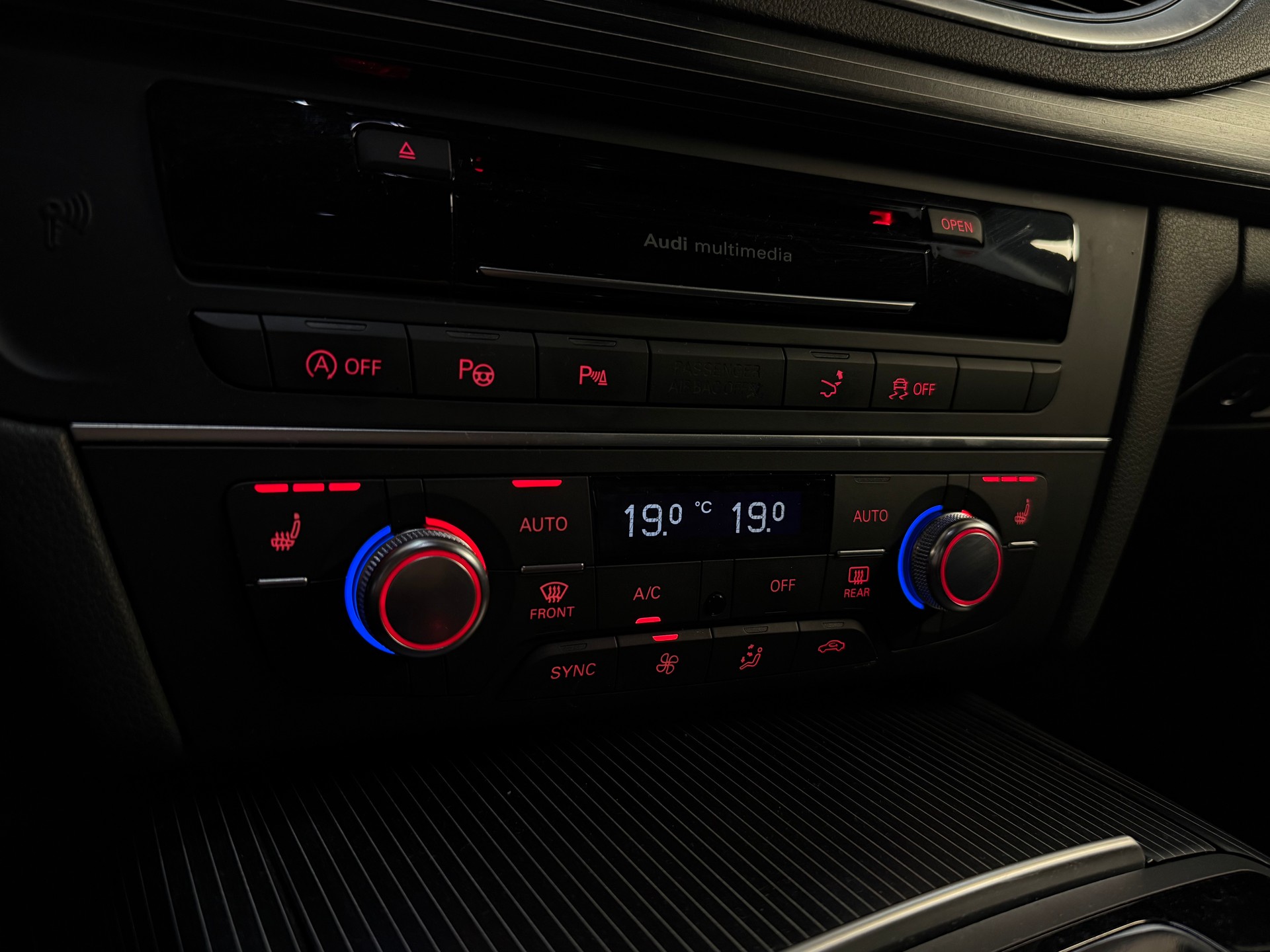 AUDI S7 Sportback 4.0 TFSI V8 quattro S-tronic-image-14