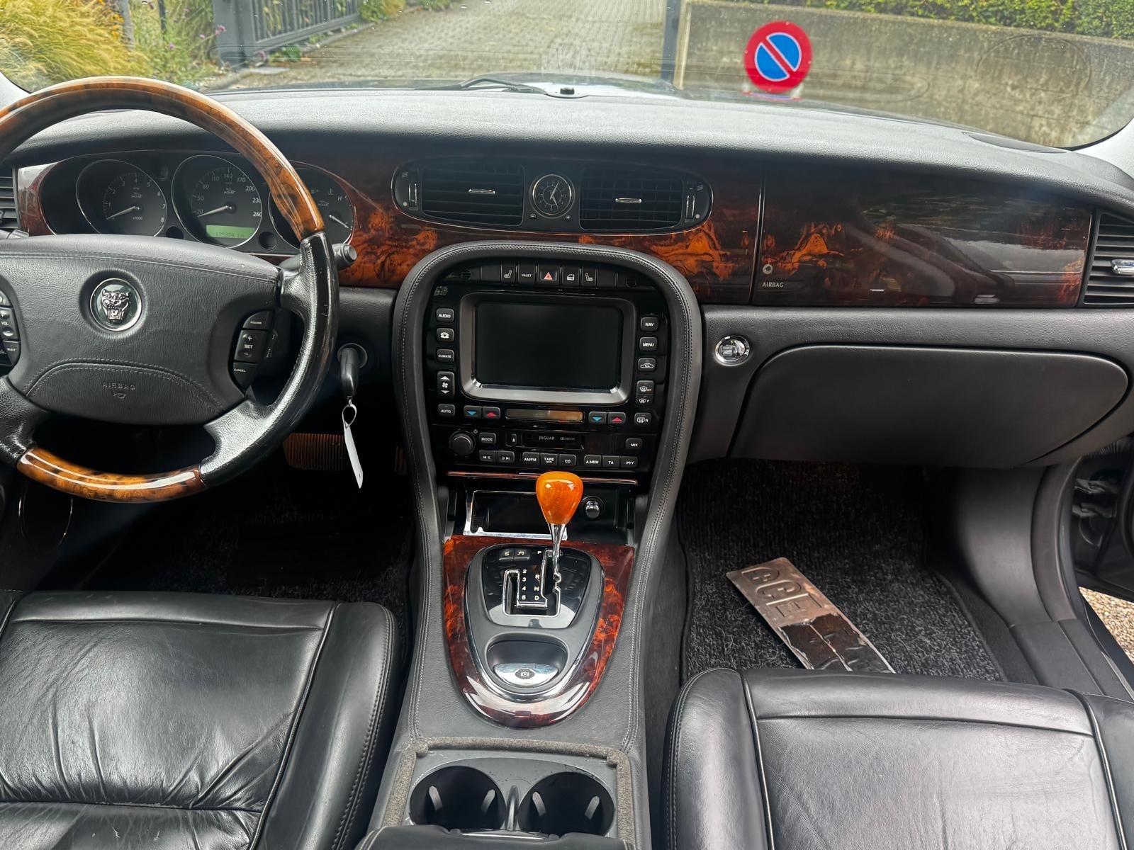 JAGUAR XJ8 LWB 4.2 V8 Executive-image-10