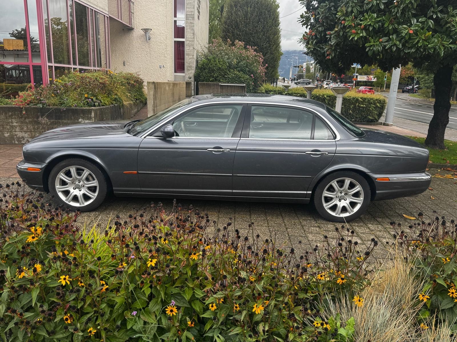 JAGUAR XJ8 LWB 4.2 V8 Executive-image-2