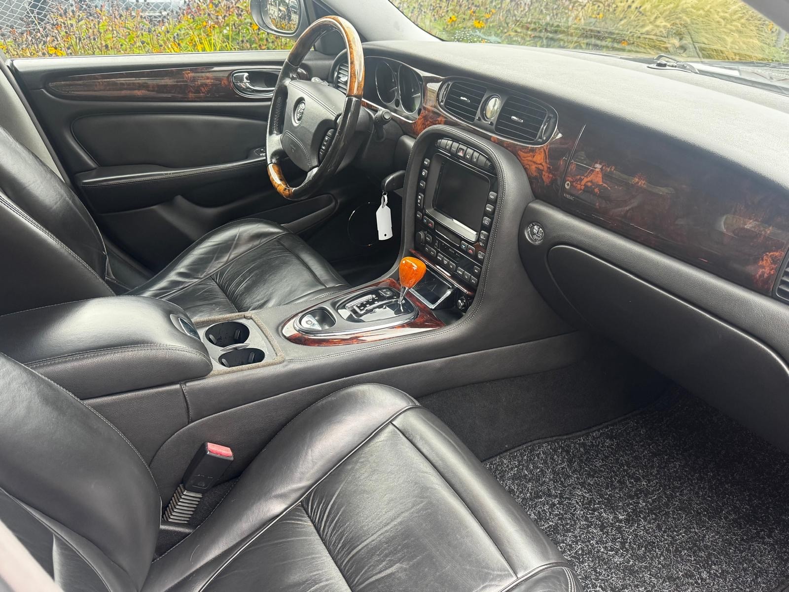 JAGUAR XJ8 LWB 4.2 V8 Executive-image-8