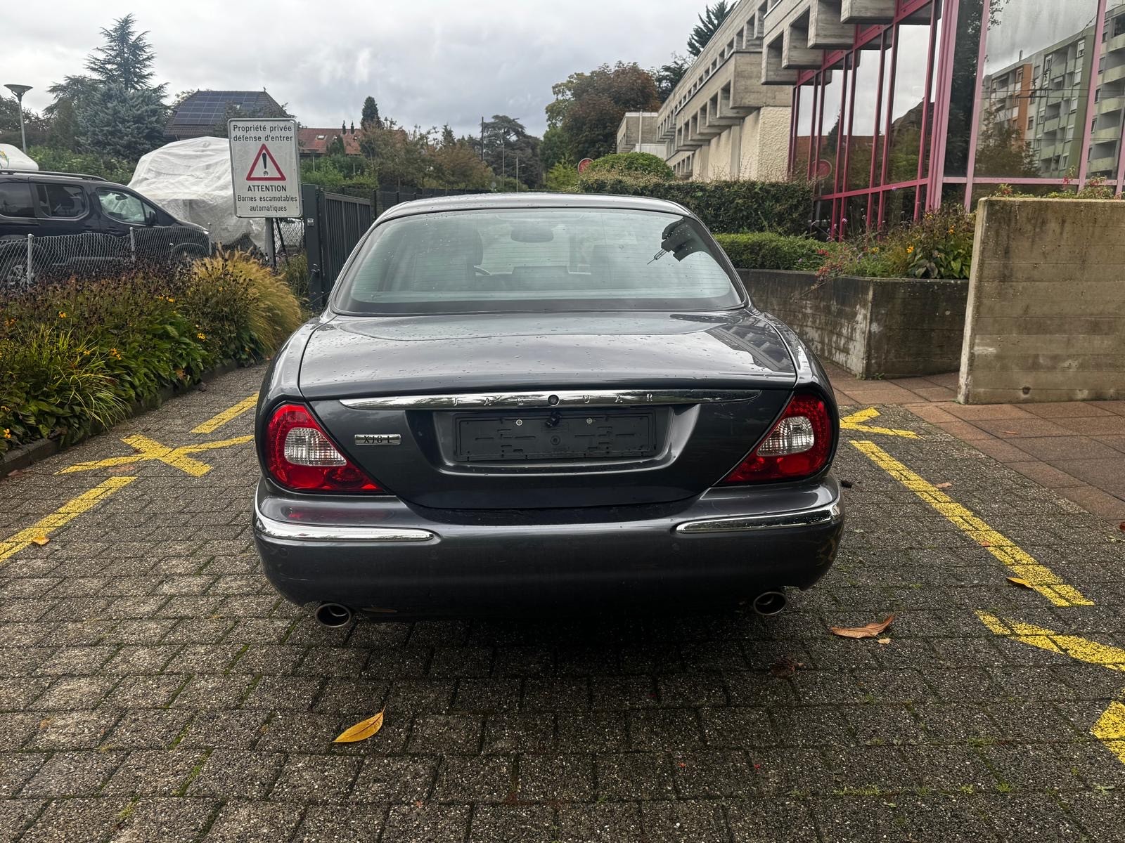 JAGUAR XJ8 LWB 4.2 V8 Executive-image-4