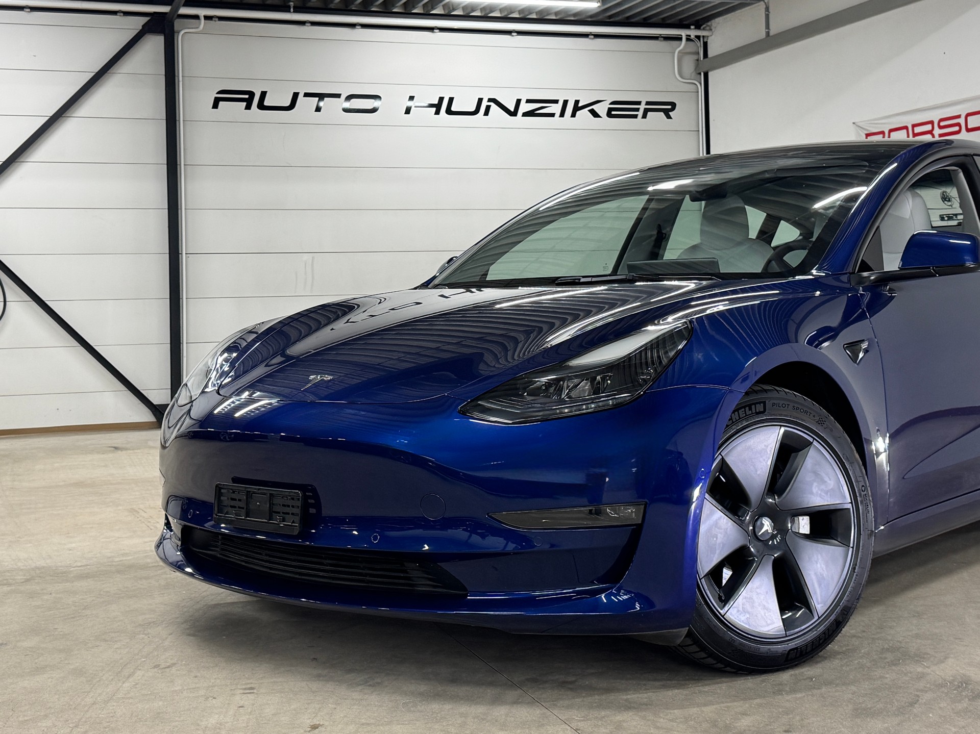 TESLA Model 3 Long Range Dual Motor AWD 498PS / Facelift / Wärmepumpe / inkl. Enhanced Autopilot 3.0-showroom-element-1