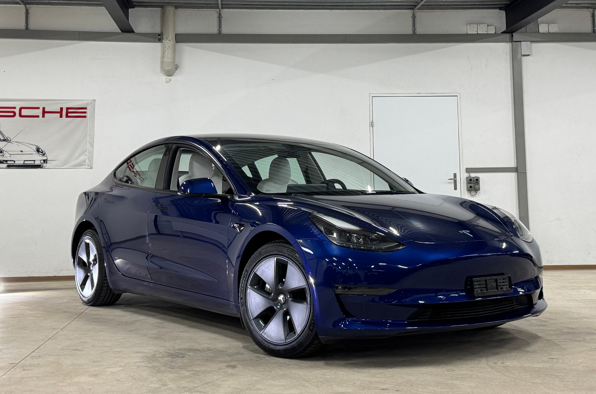 TESLA Model 3 Long Range Dual Motor AWD 498PS / Facelift / Wärmepumpe / inkl. Enhanced Autopilot 3.0-showroom-element-2