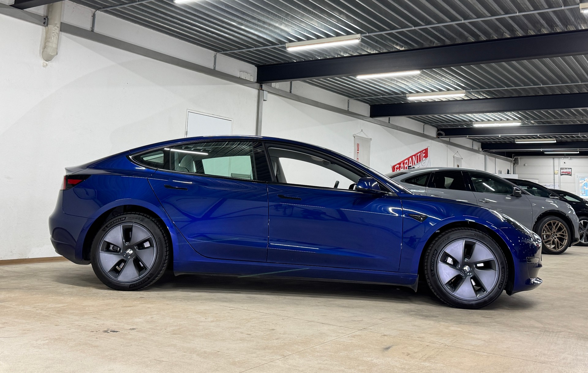 TESLA Model 3 Long Range Dual Motor AWD 498PS / Facelift / Wärmepumpe / inkl. Enhanced Autopilot 3.0-showroom-element-3