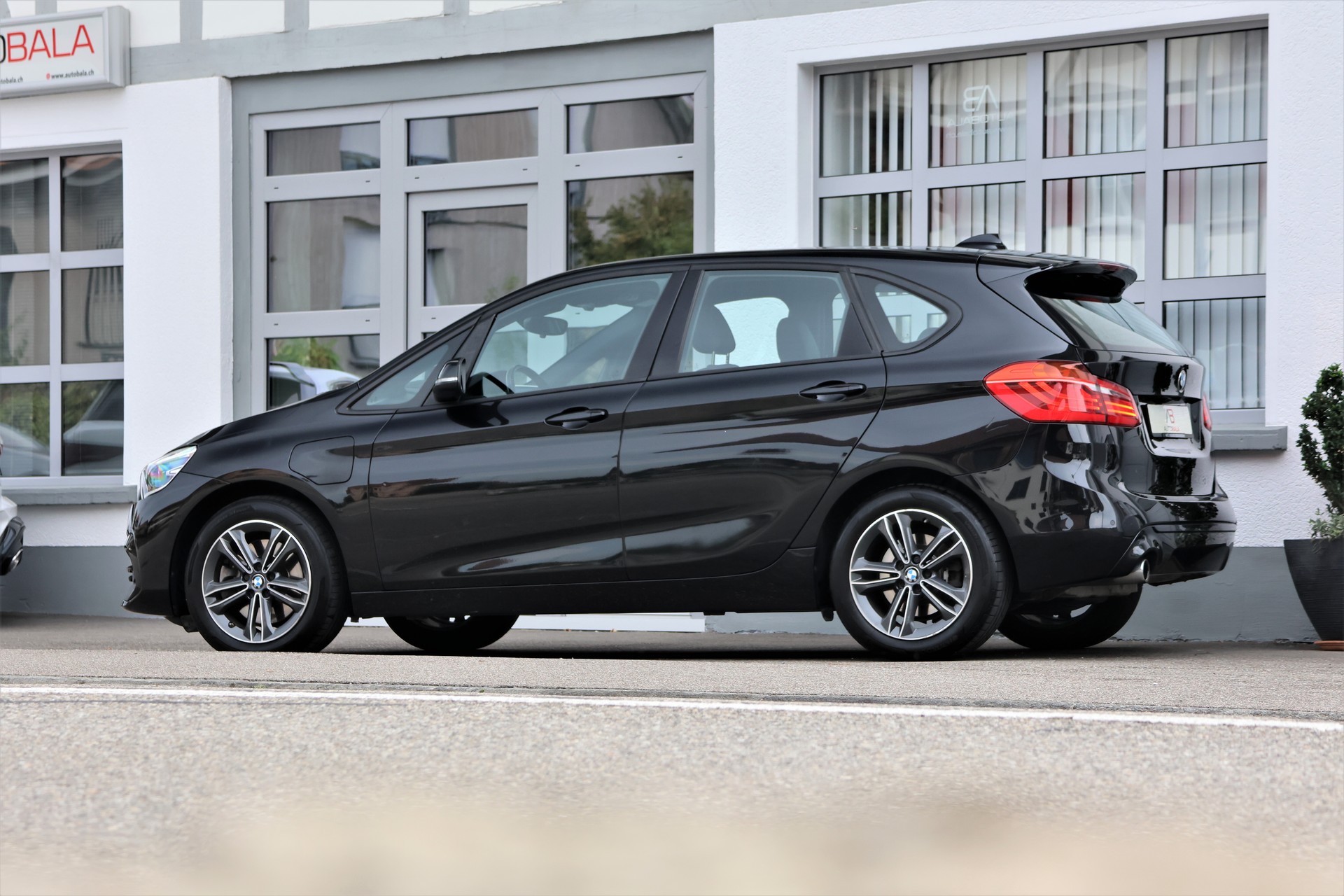 BMW 225xe iPerformance Active Tourer Steptronic Sport Line (CH)-image-3