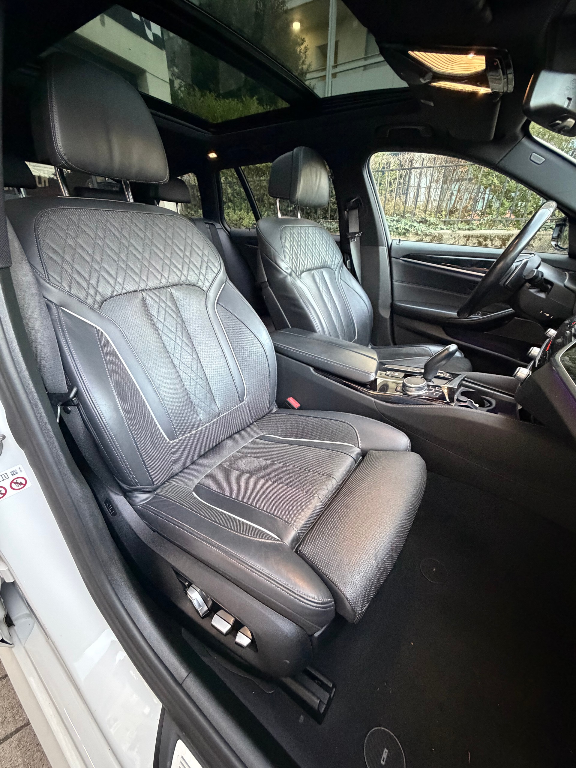 BMW 540i xDrive Touring Steptronic-image-8
