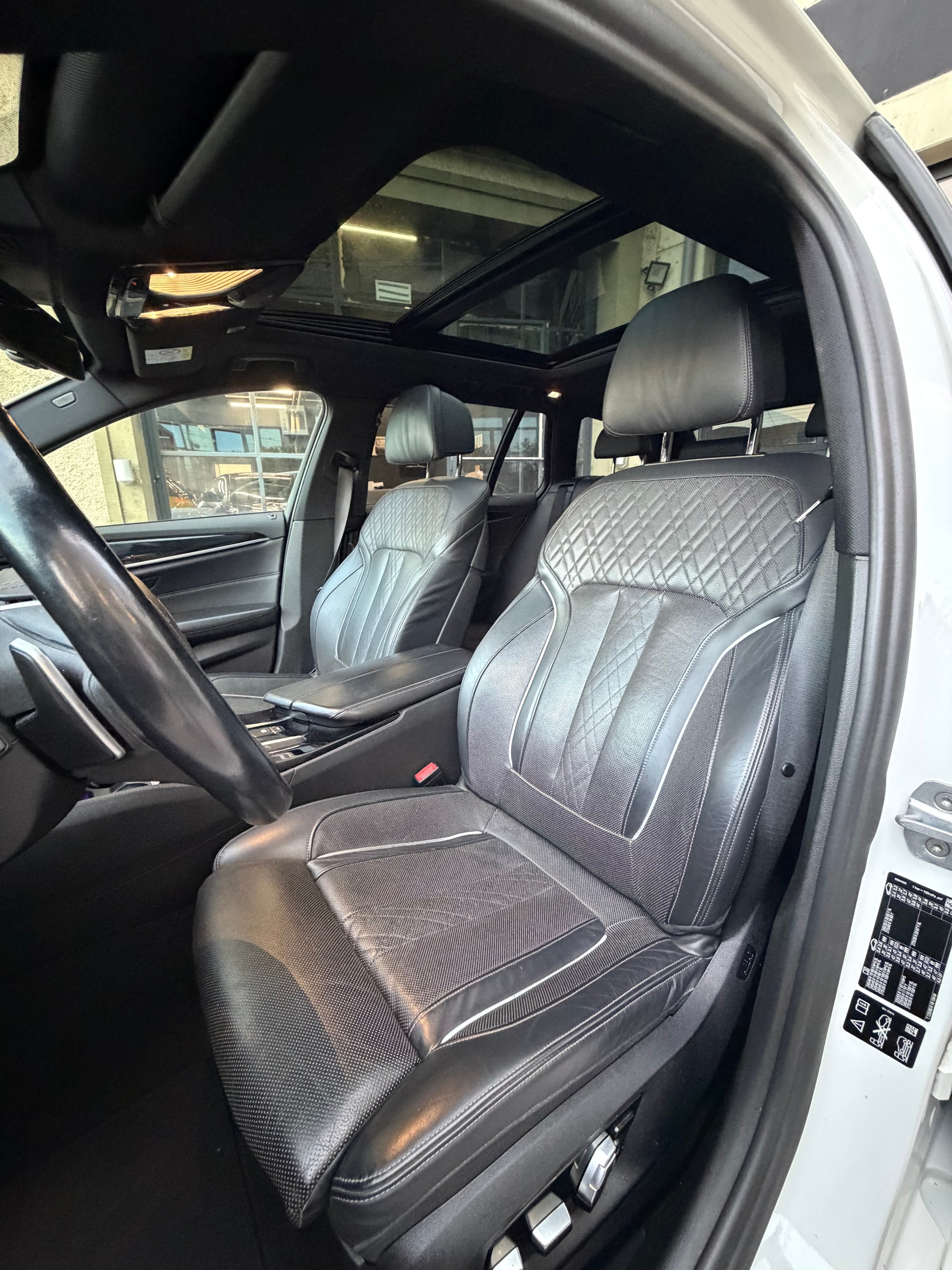 BMW 540i xDrive Touring Steptronic-image-5