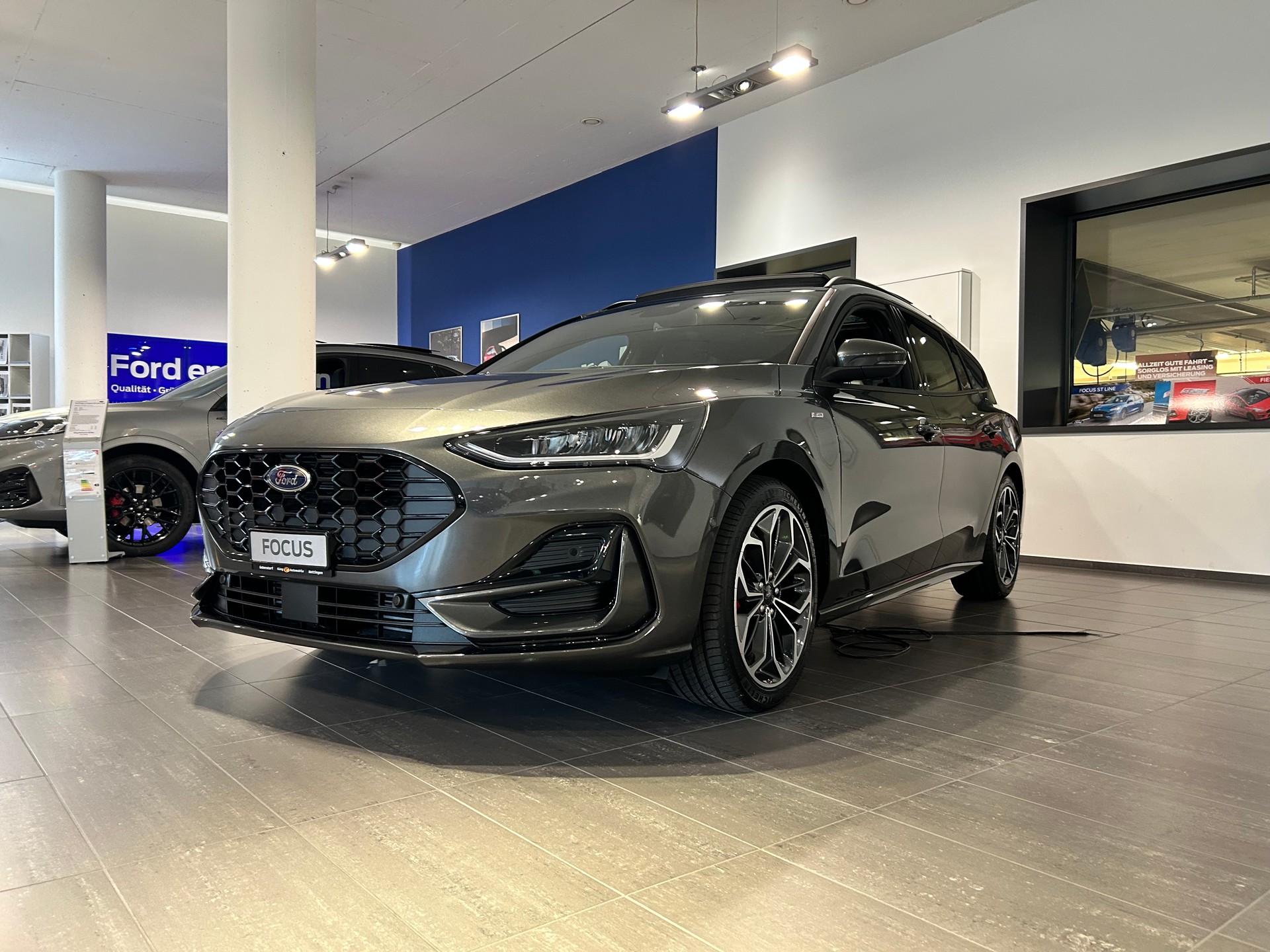 FORD Focus 1.0 MHEV ST-Line X Automat-image-1