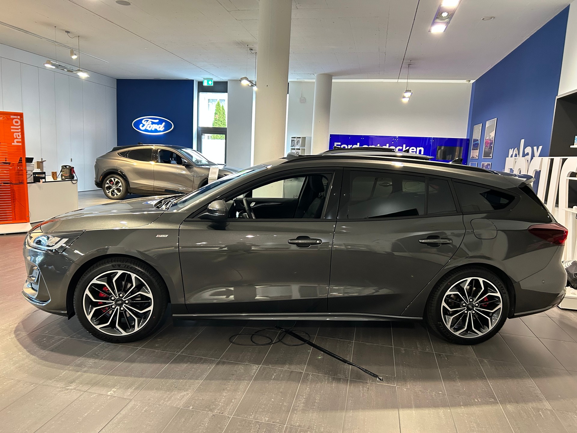FORD Focus 1.0 MHEV ST-Line X Automat-image-2