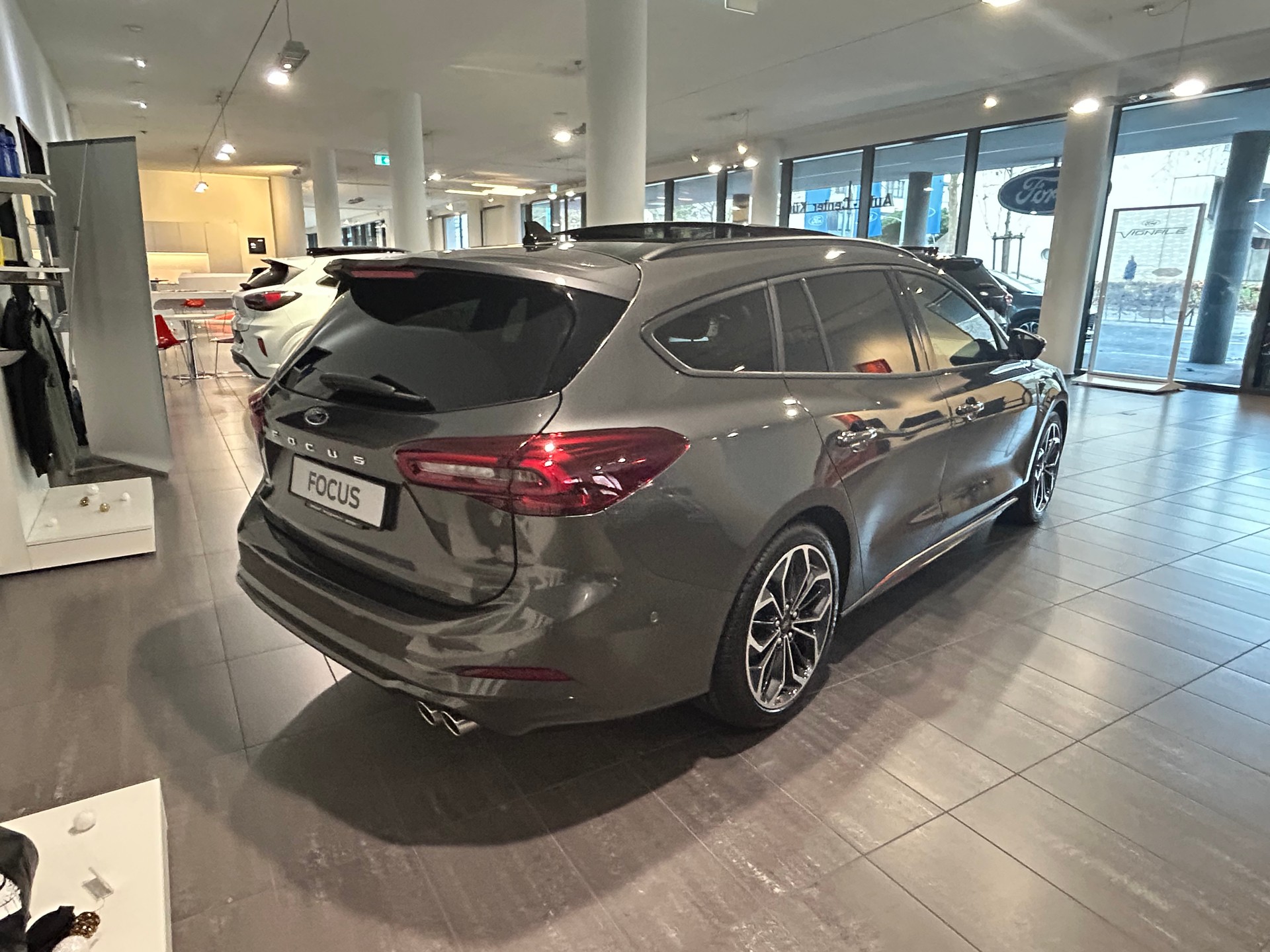 FORD Focus 1.0 MHEV ST-Line X Automat-image-4