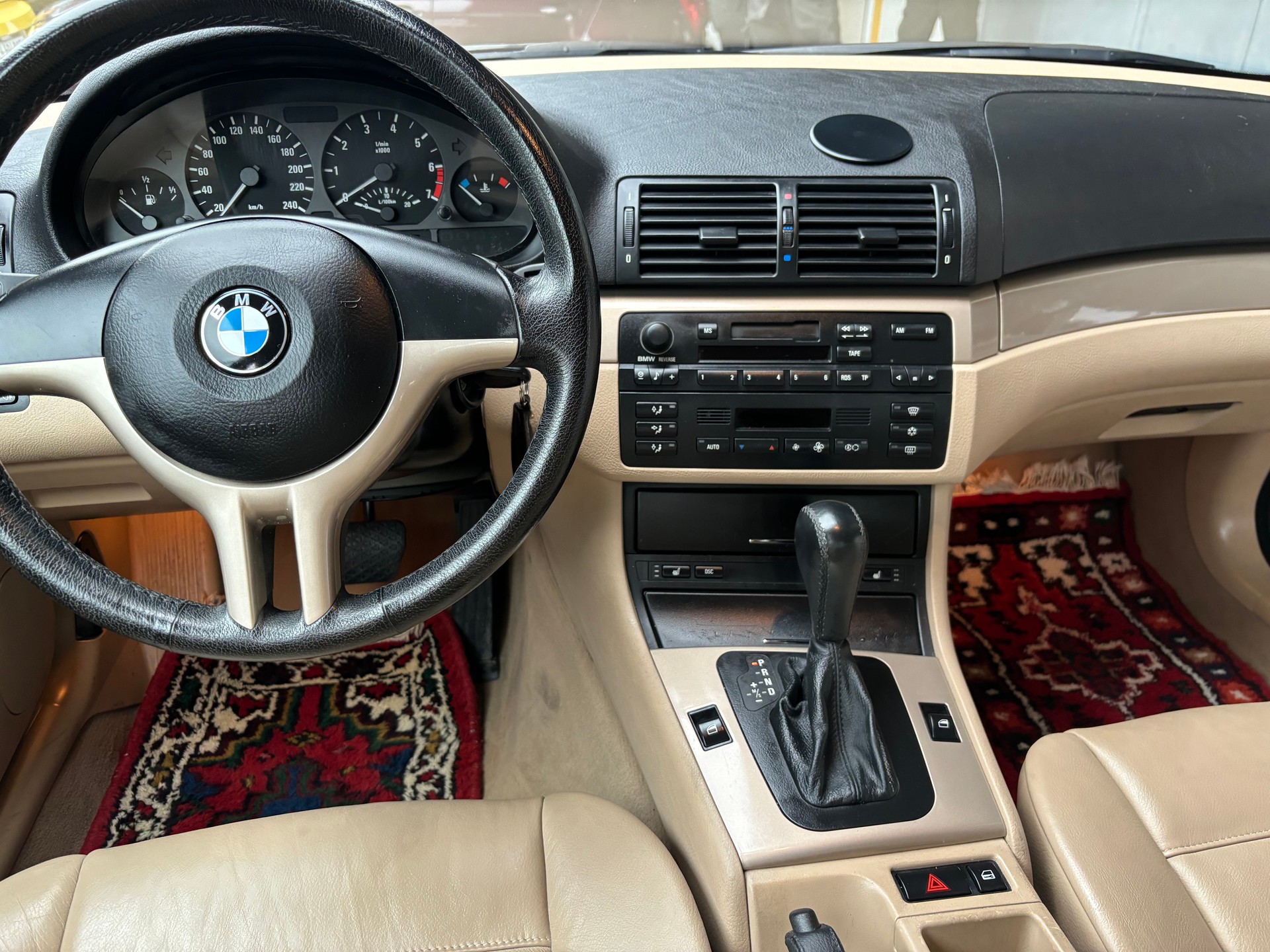 BMW 325xi-image-13