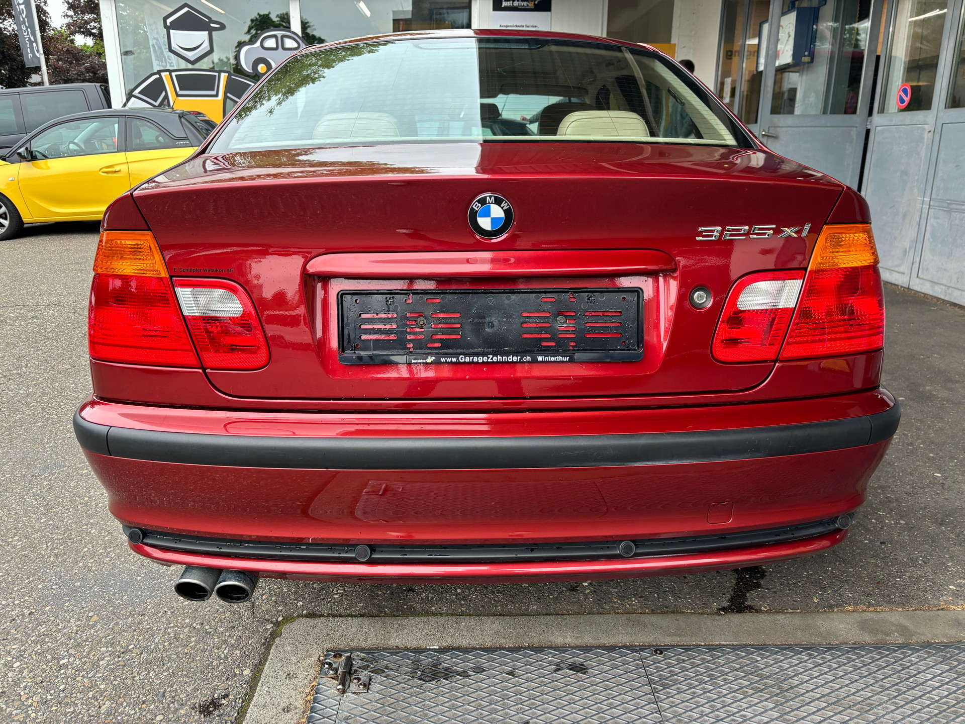 BMW 325xi-image-6
