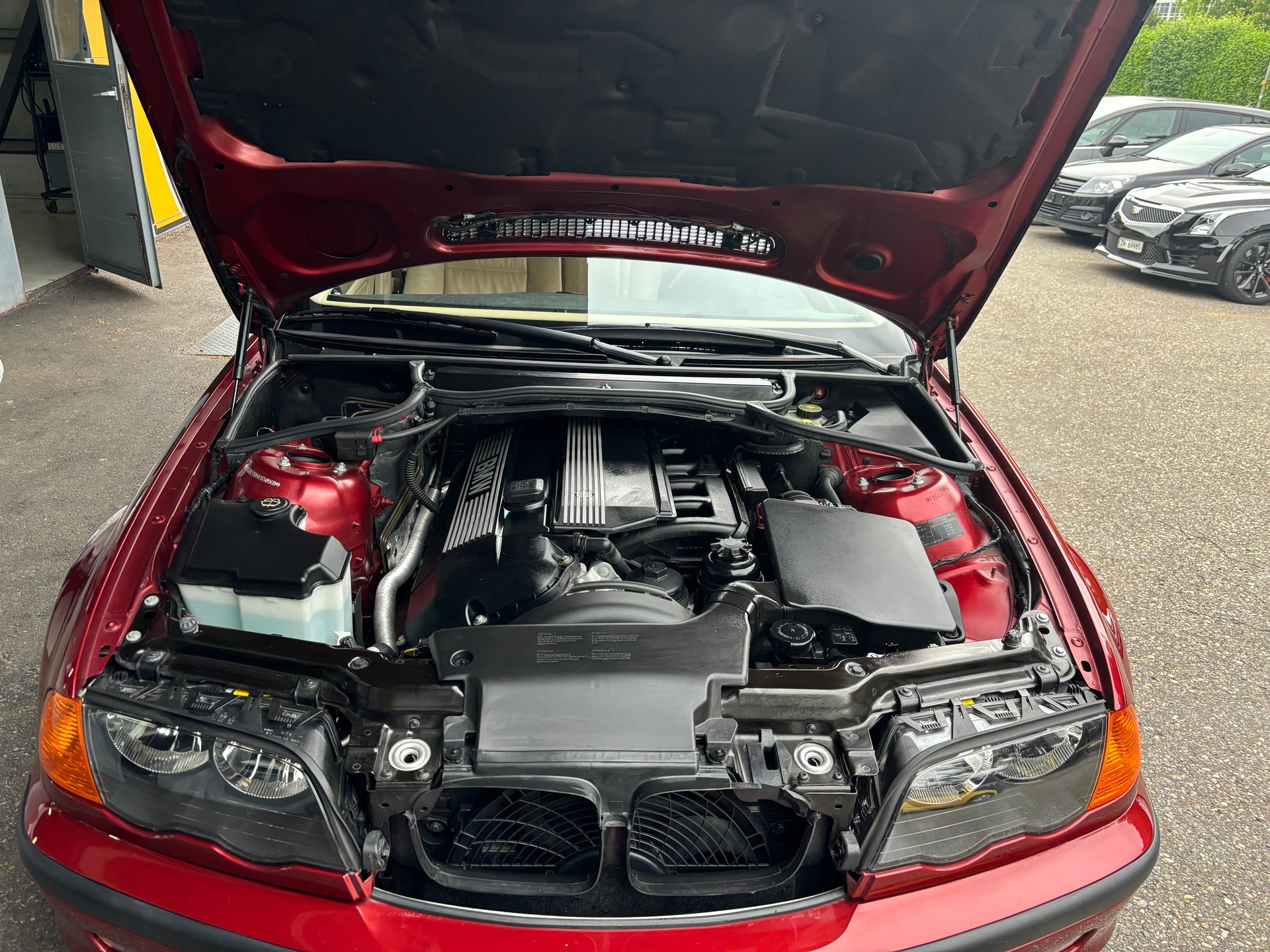 BMW 325xi-image-7