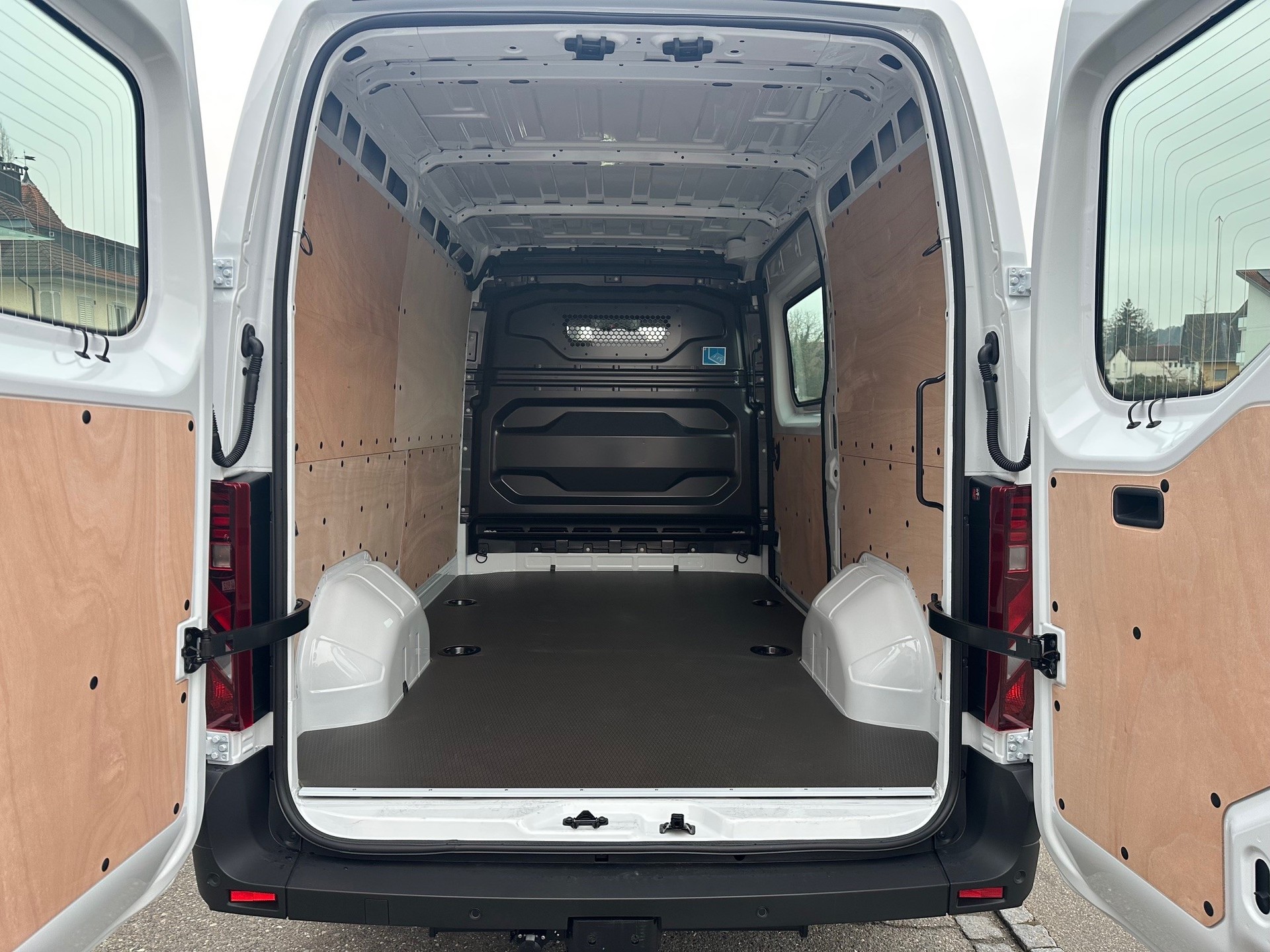 RENAULT Master T35 2.0 Blue dCi 150 L2H2 Advance-image-12
