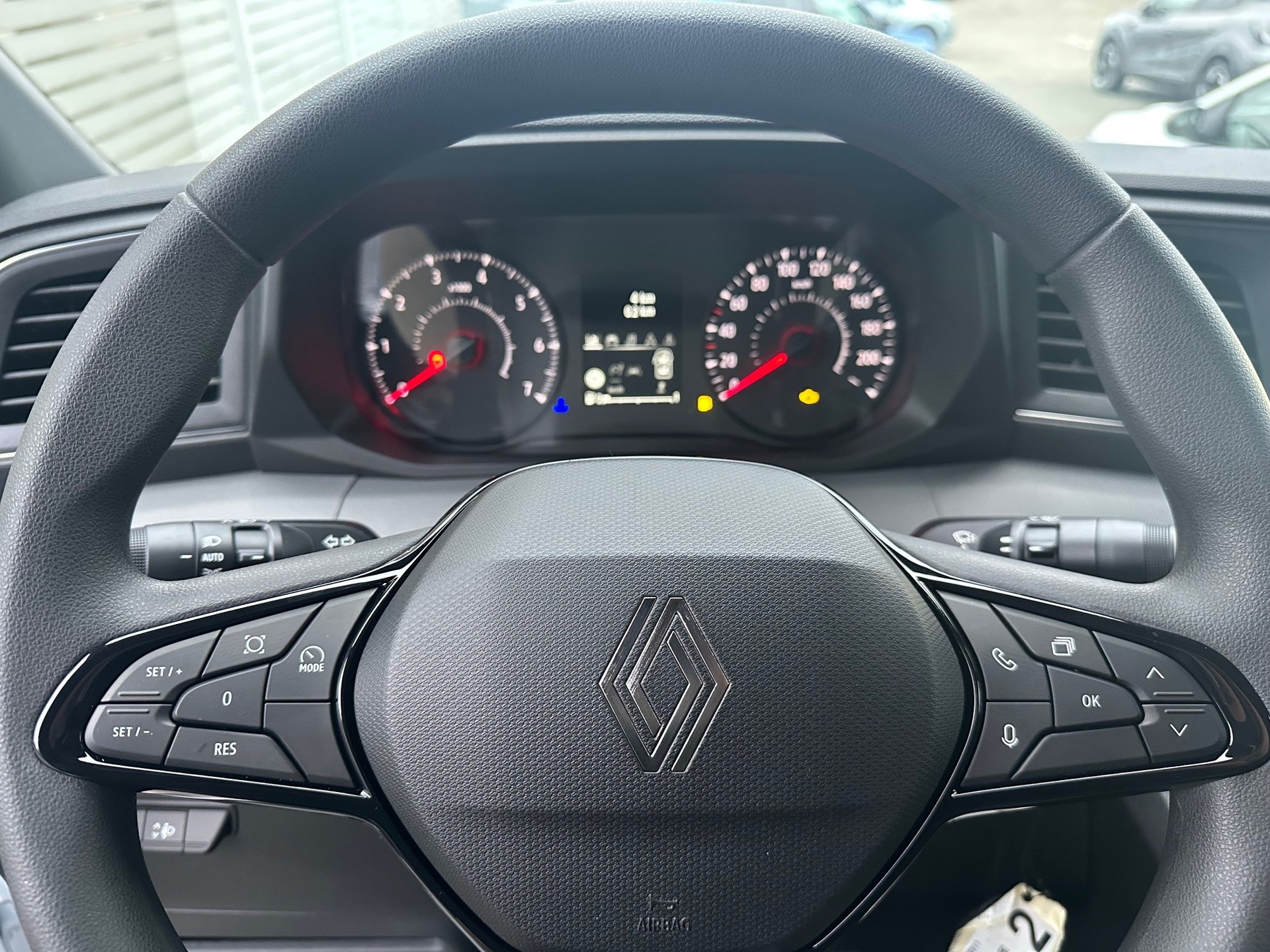 RENAULT Master T35 2.0 Blue dCi 150 L2H2 Advance-image-8
