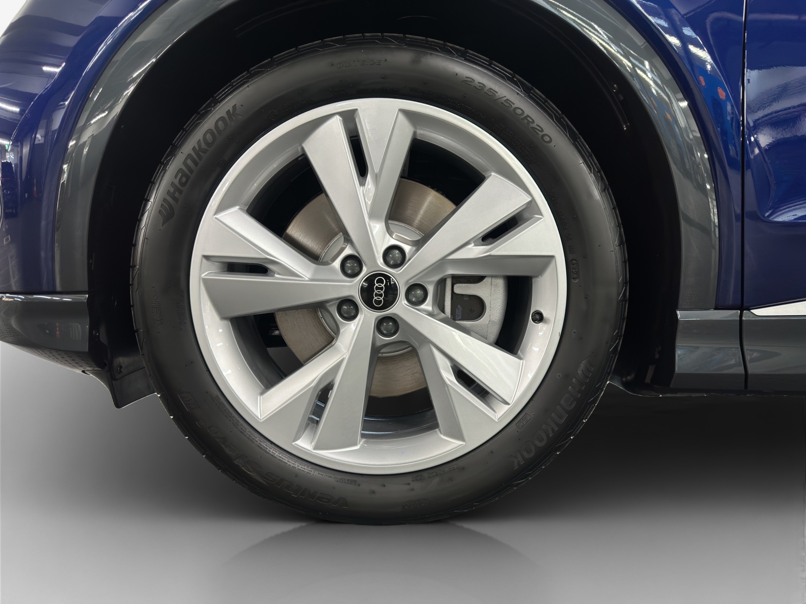 AUDI Q4 e-tron 55 quattro-image-13