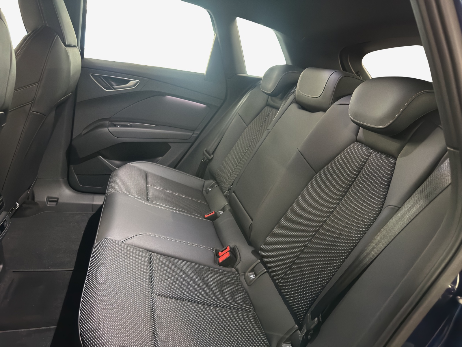 AUDI Q4 e-tron 55 quattro-image-11