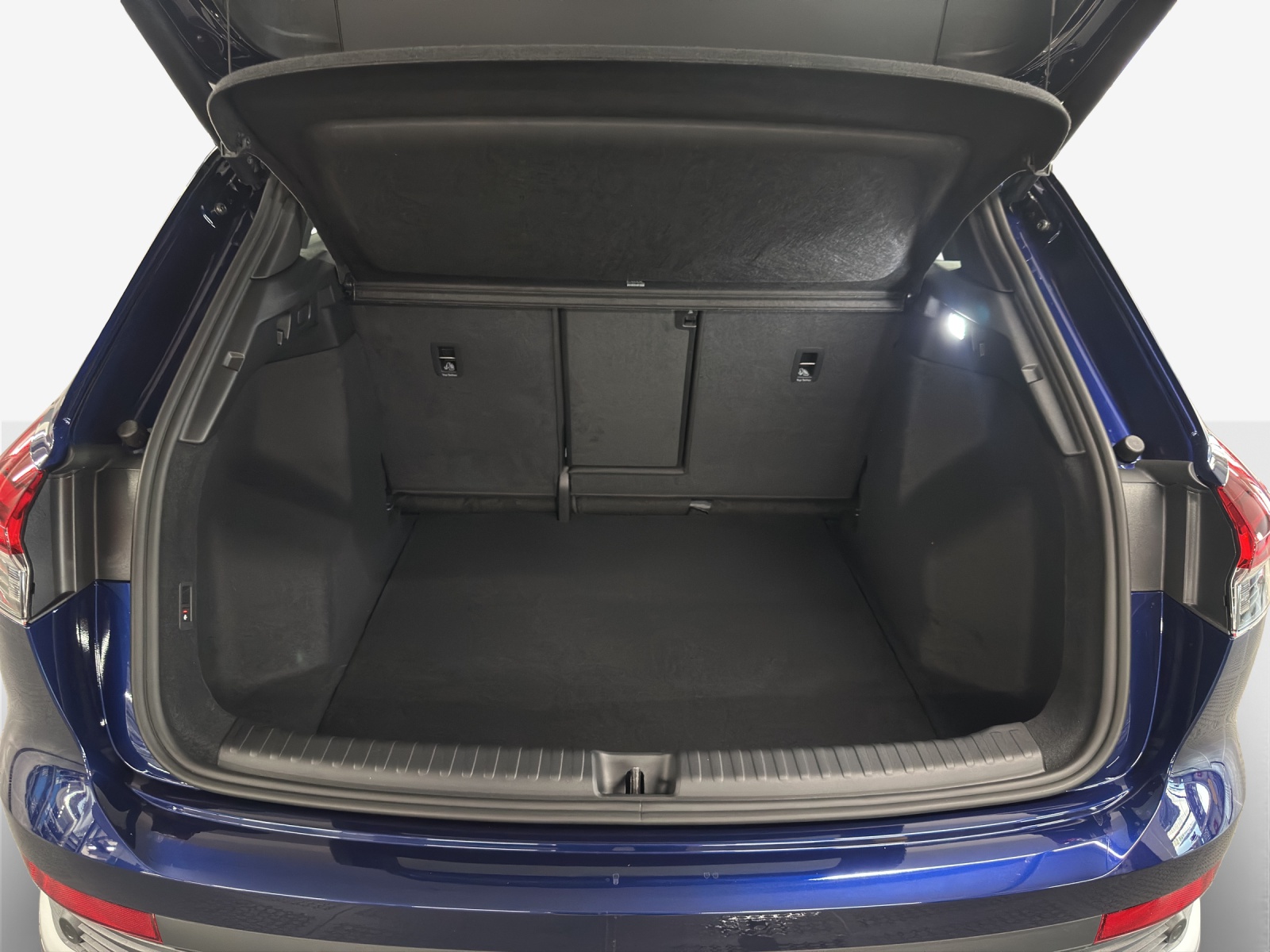 AUDI Q4 e-tron 55 quattro-image-12