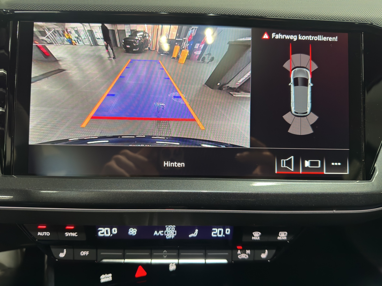 AUDI Q4 e-tron 55 quattro-image-15
