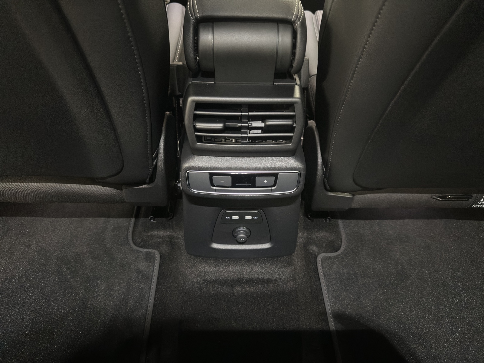 AUDI Q4 e-tron 55 quattro-image-10