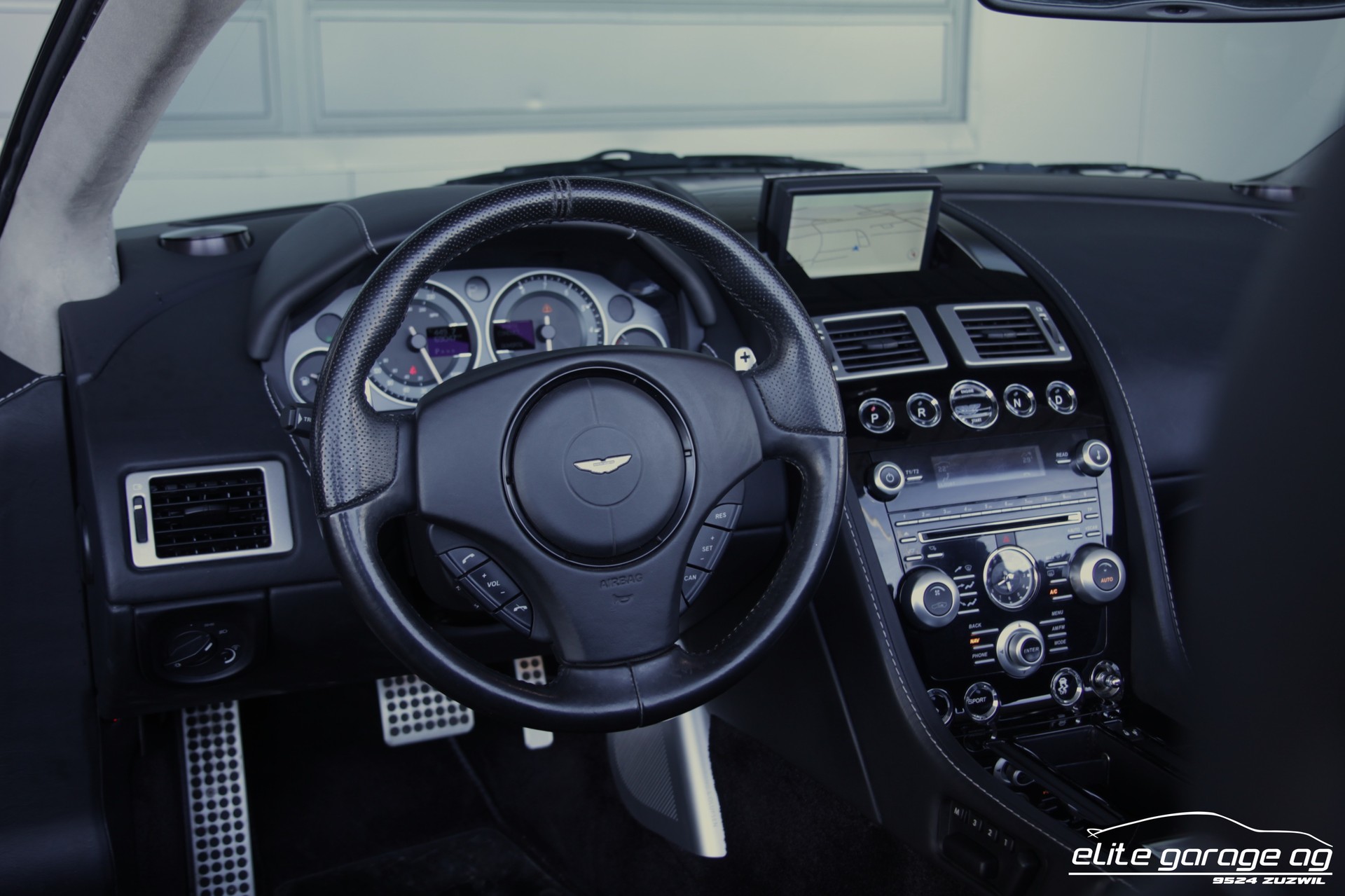 ASTON MARTIN DBS Volante Touchtronic 2-image-14