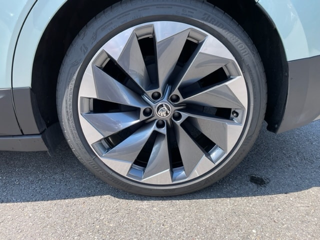 SKODA Enyaq iV 80-image-9