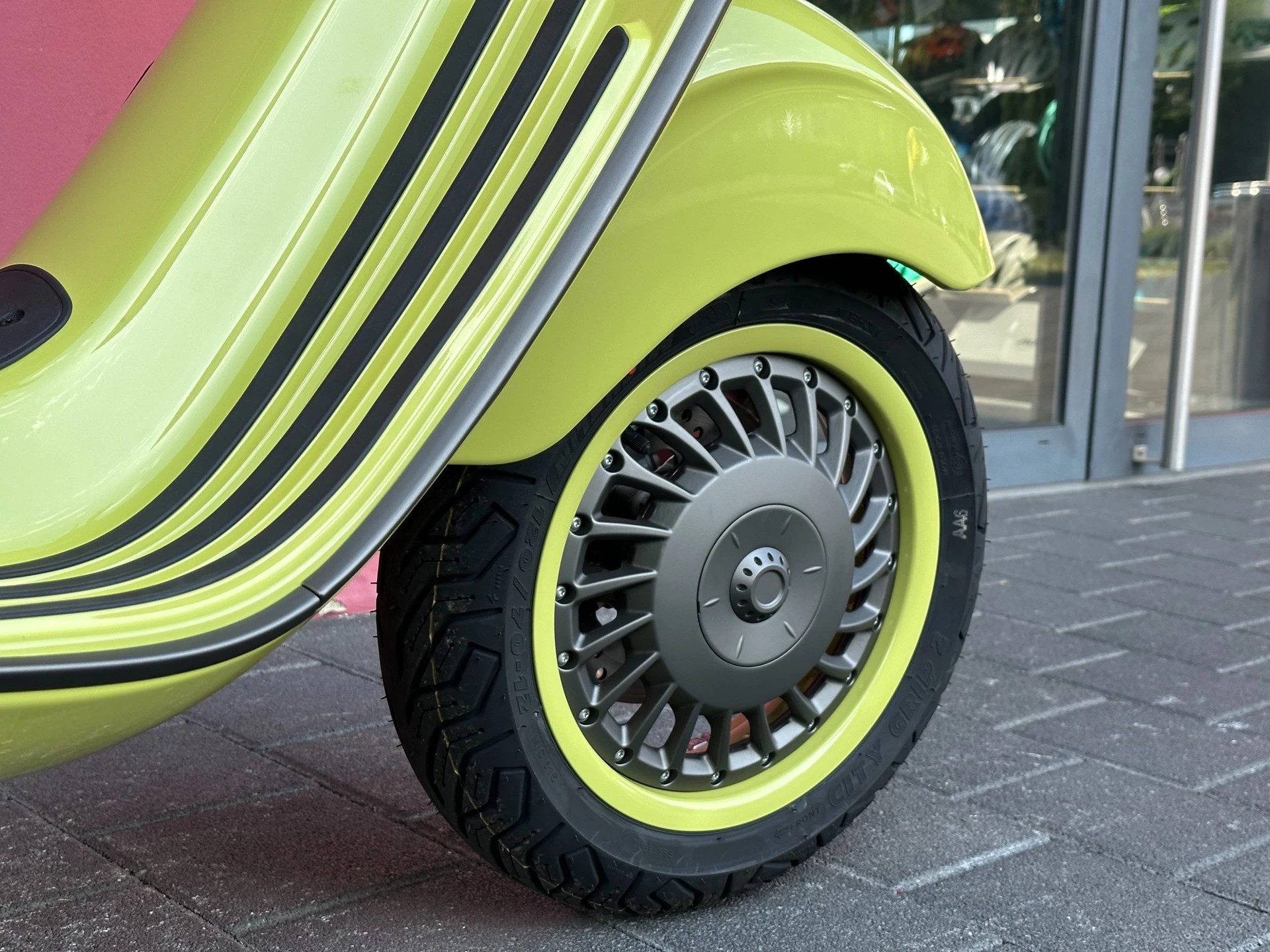 PIAGGIO Vespa 946 125 "BUNNY" 10° Anniversario-image-11