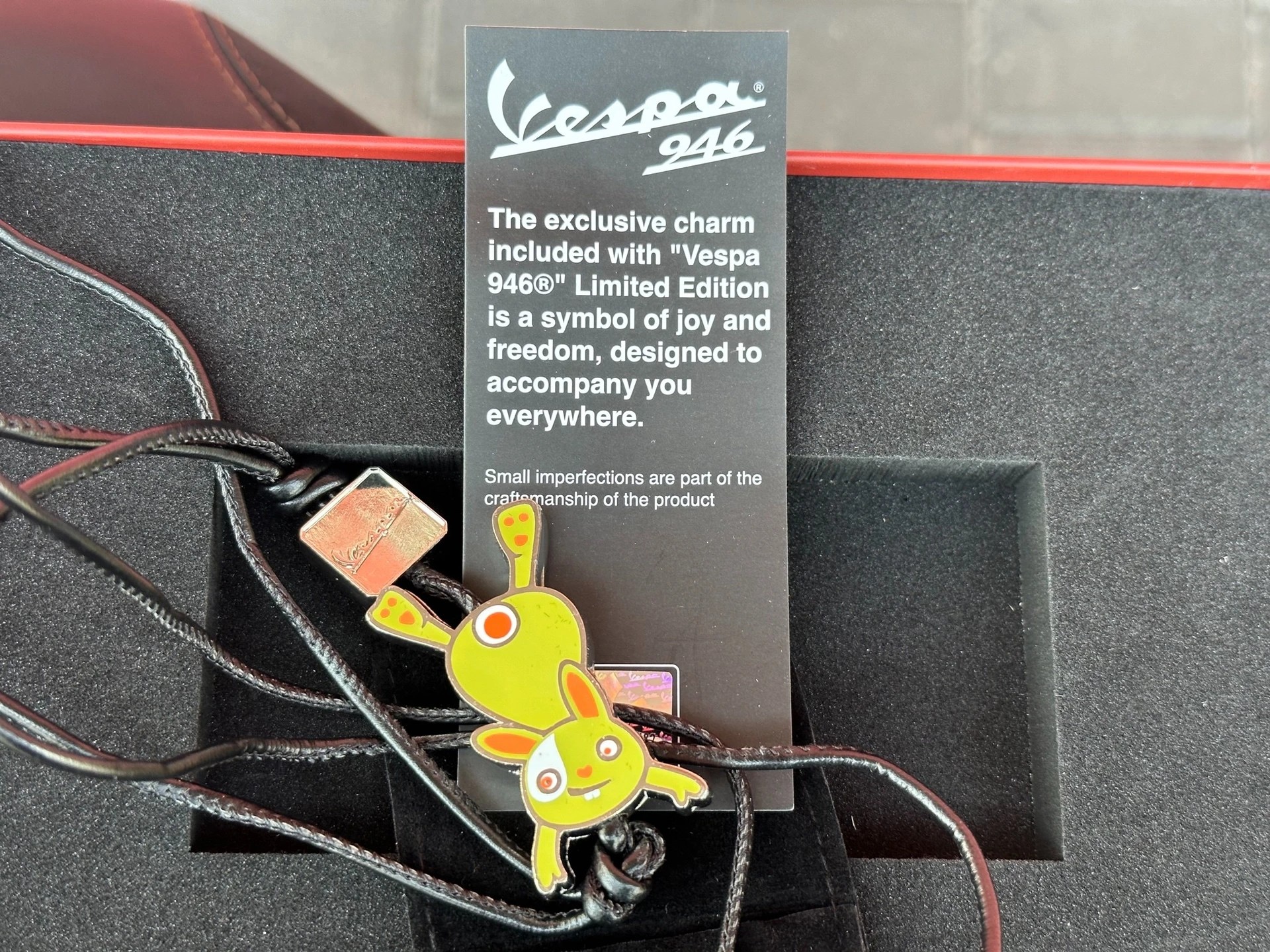PIAGGIO Vespa 946 125 "BUNNY" 10° Anniversario-showroom-element-2