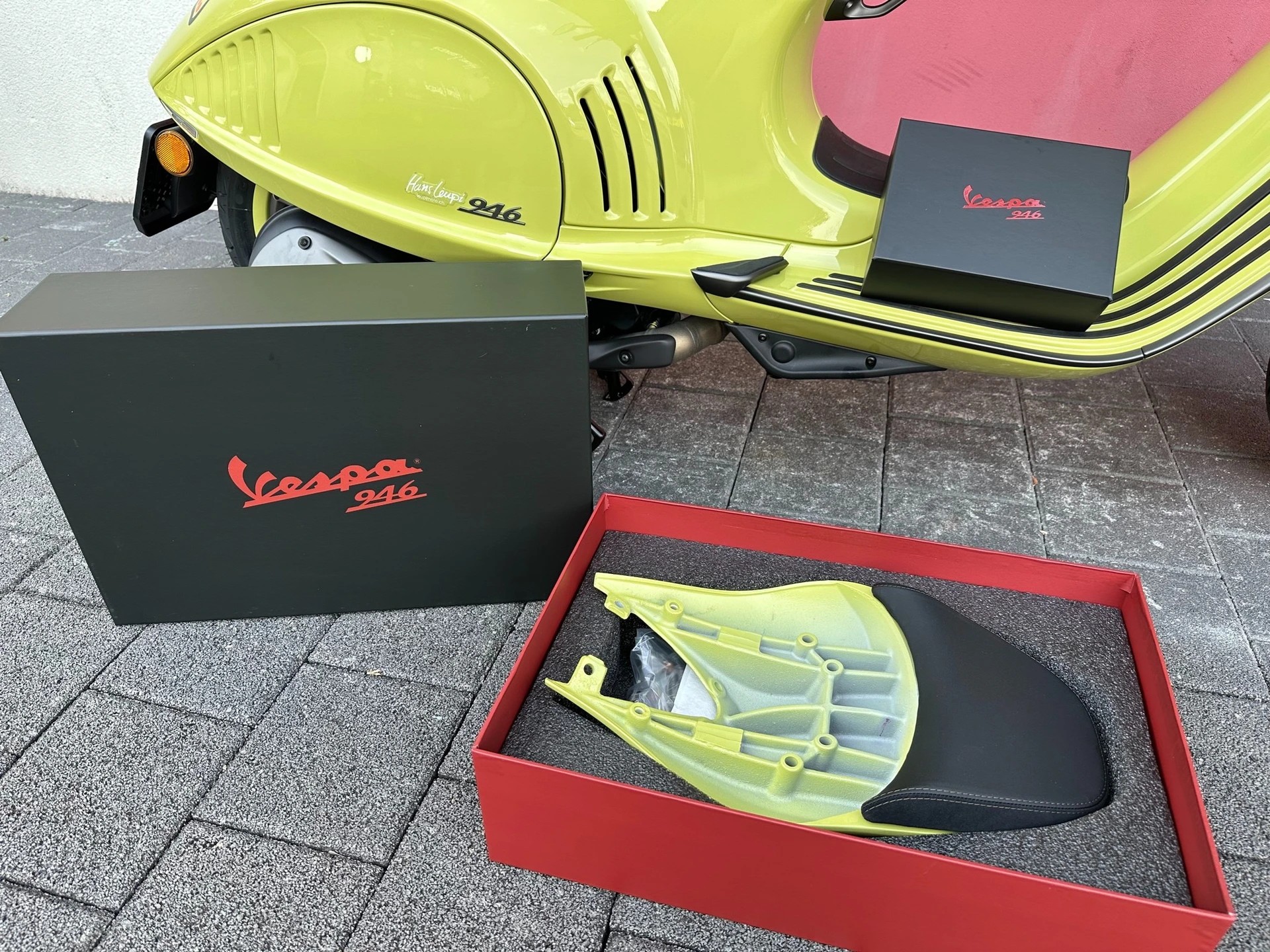 PIAGGIO Vespa 946 125 "BUNNY" 10° Anniversario-image-10