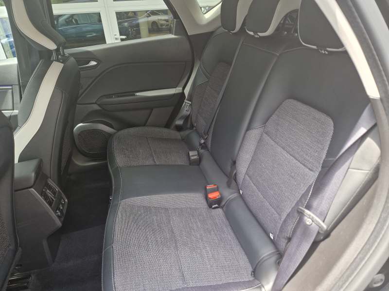 RENAULT Captur 1.3 TCe 140 techno EDC-image-11