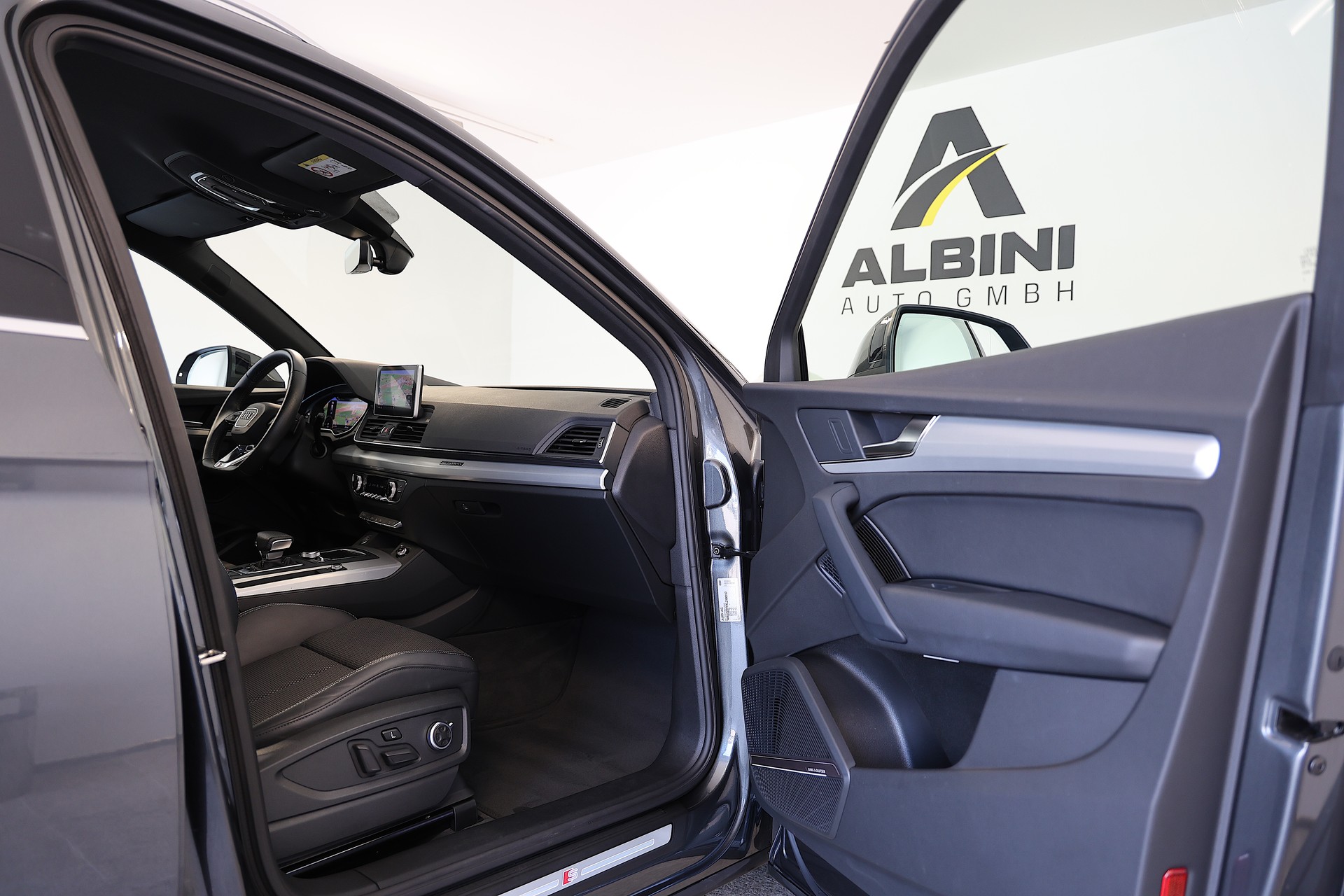 AUDI Q5 55 TFSI e S-Line sport quattro-image-10
