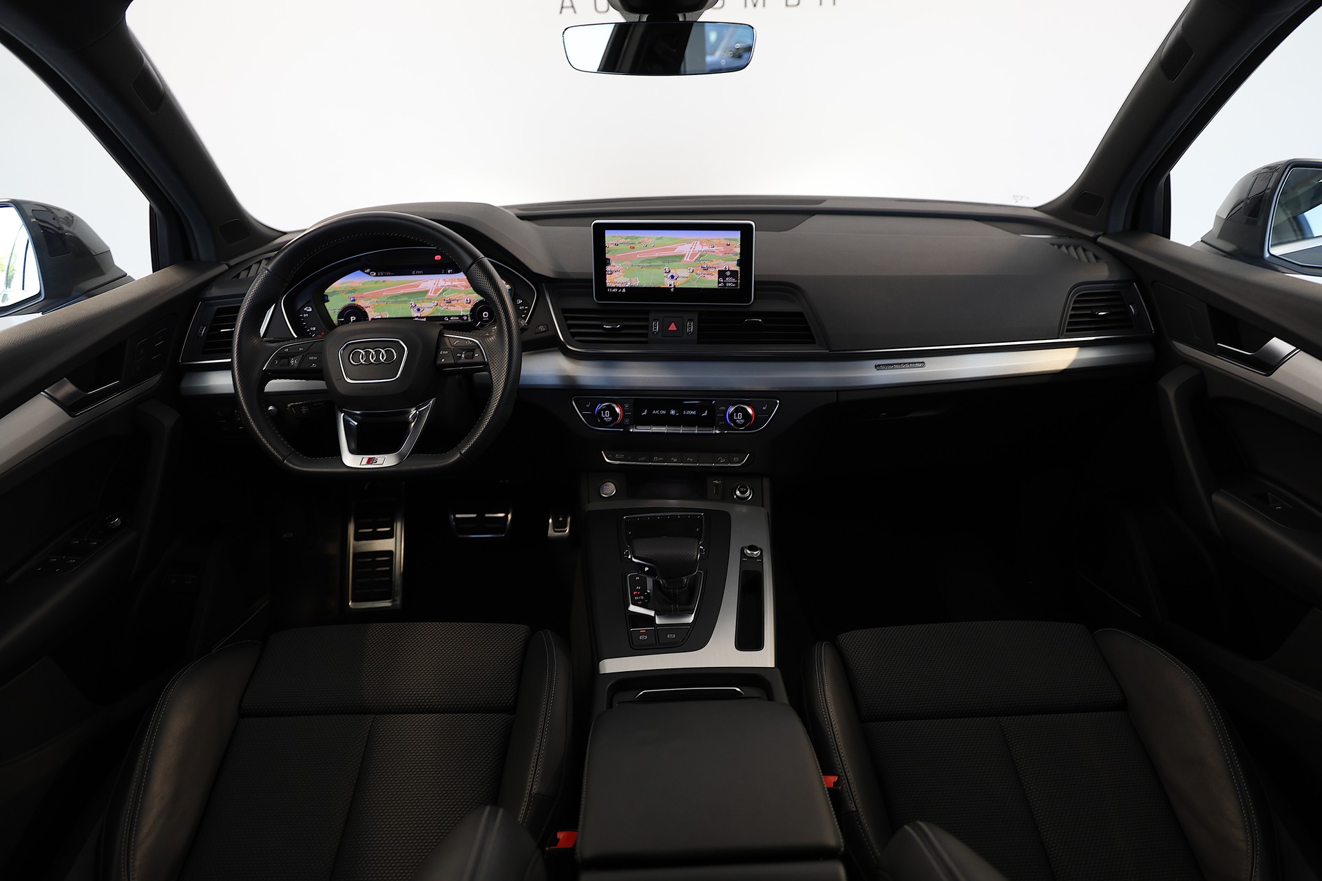 AUDI Q5 55 TFSI e S-Line sport quattro-image-9