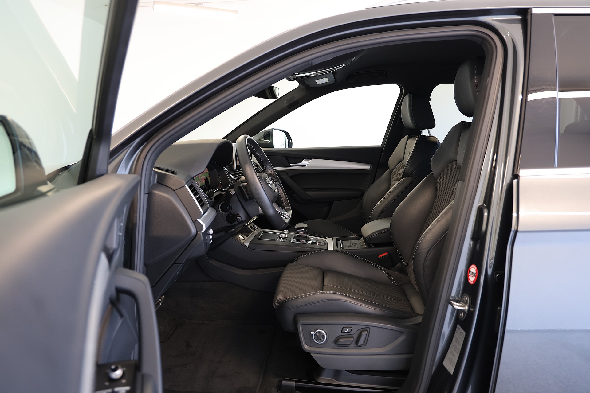 AUDI Q5 55 TFSI e S-Line sport quattro-image-5