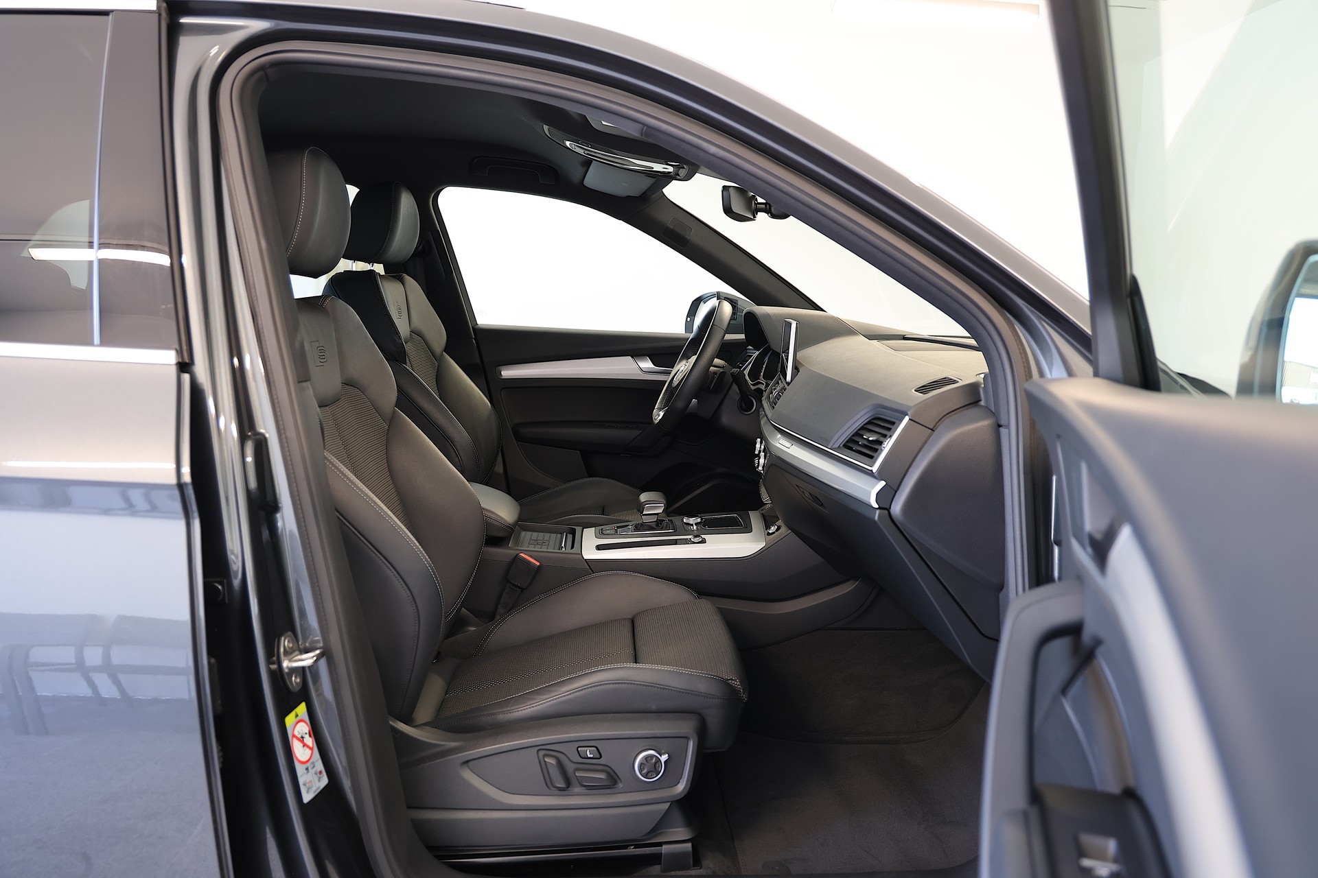 AUDI Q5 55 TFSI e S-Line sport quattro-image-11