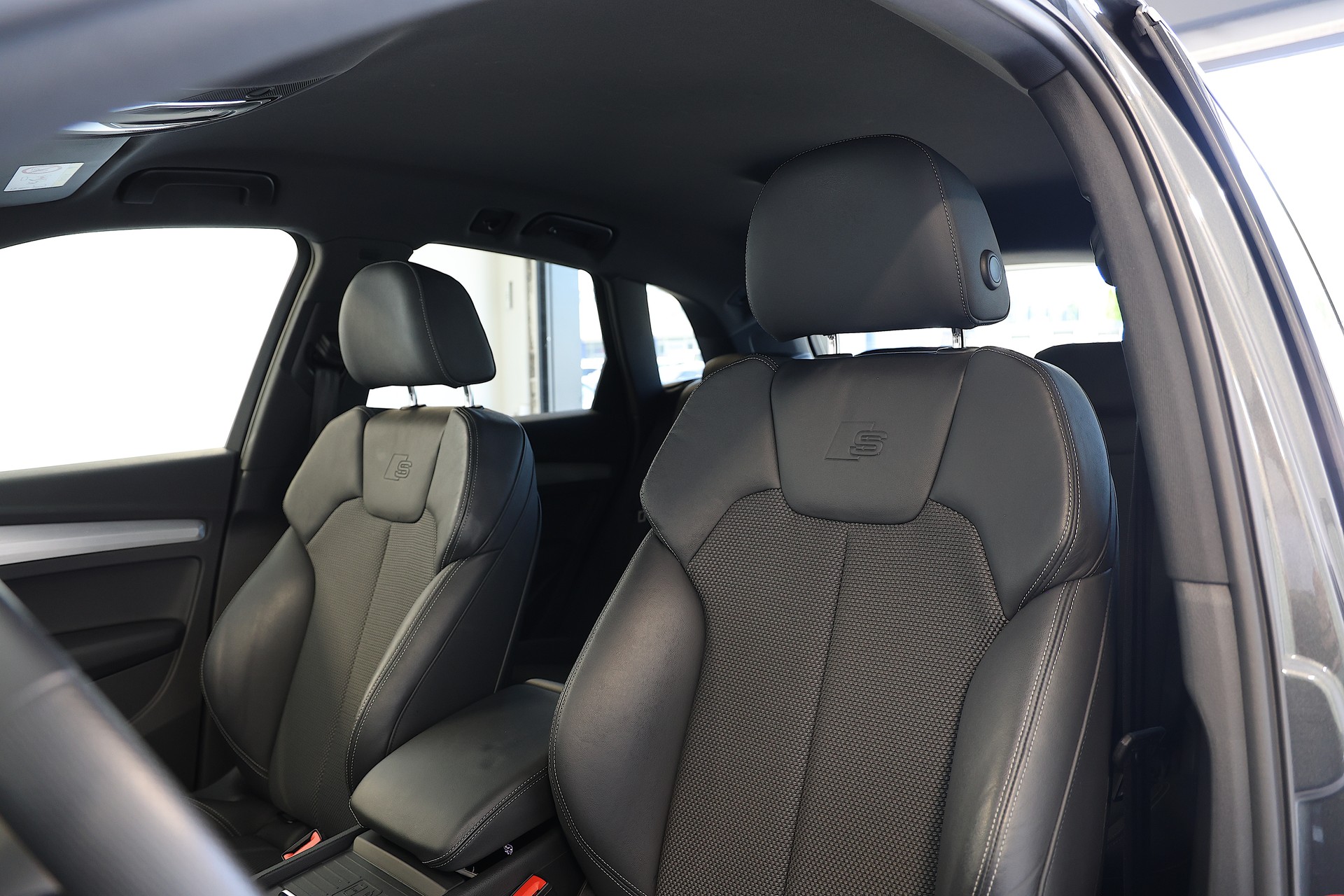 AUDI Q5 55 TFSI e S-Line sport quattro-image-6