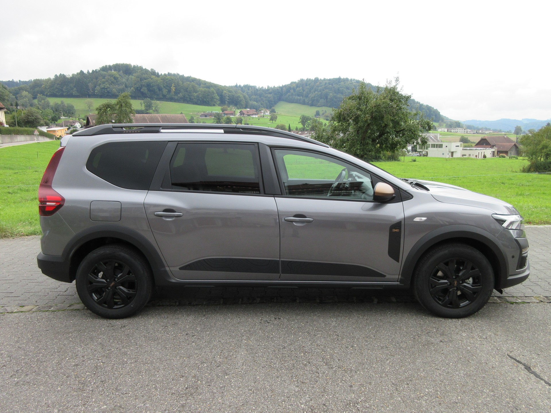 DACIA Jogger HEV 140 Extreme+ / 5 Jahre Garantie/100'000 Km-image-0