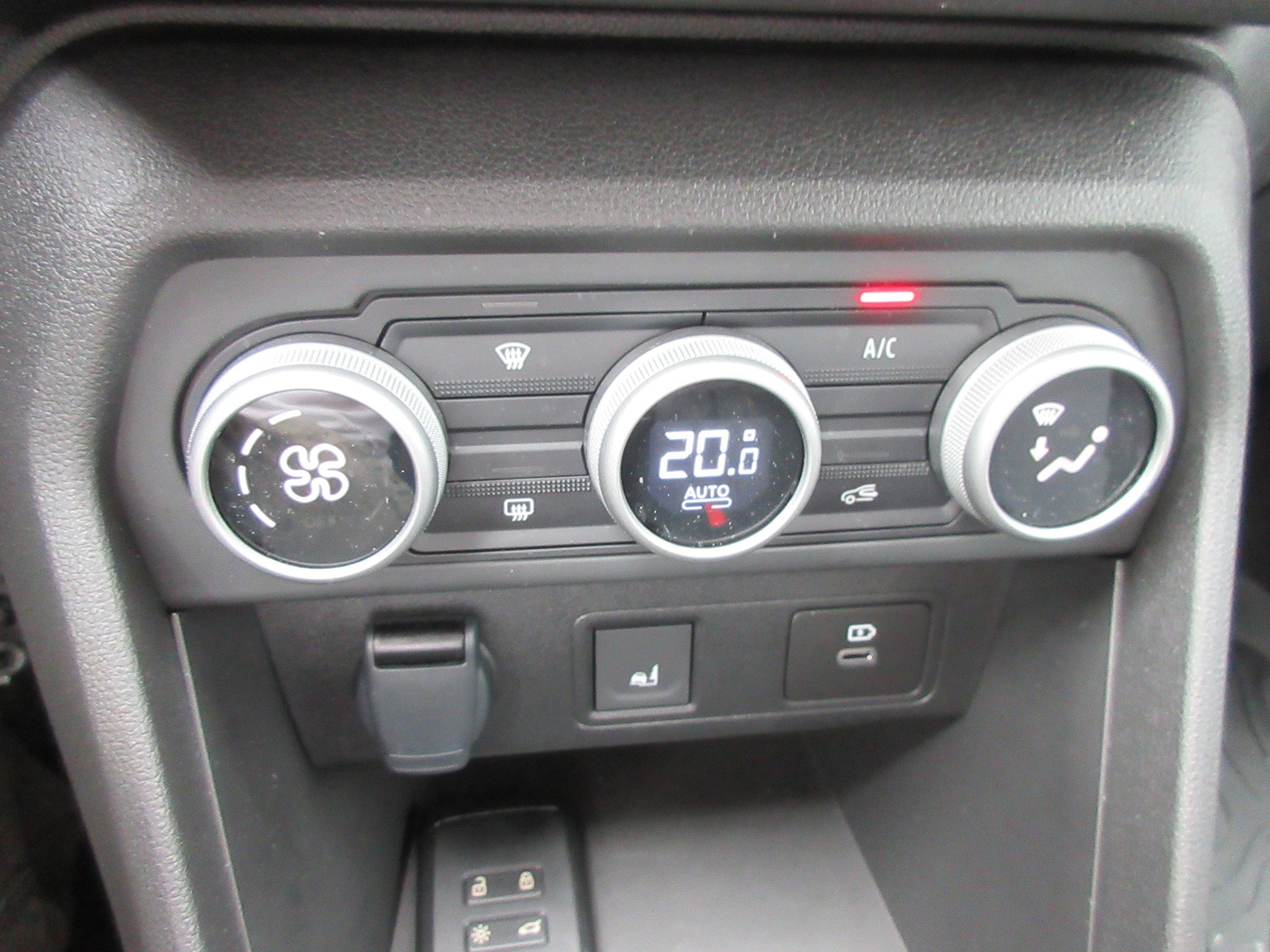 DACIA Jogger HEV 140 Extreme+ / 5 Jahre Garantie/100'000 Km-image-14
