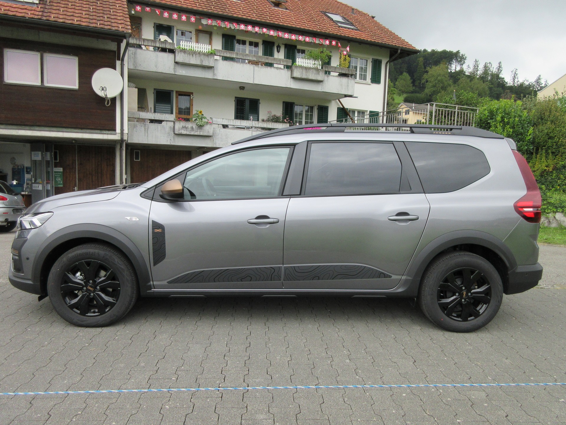 DACIA Jogger HEV 140 Extreme+ / 5 Jahre Garantie/100'000 Km-image-1